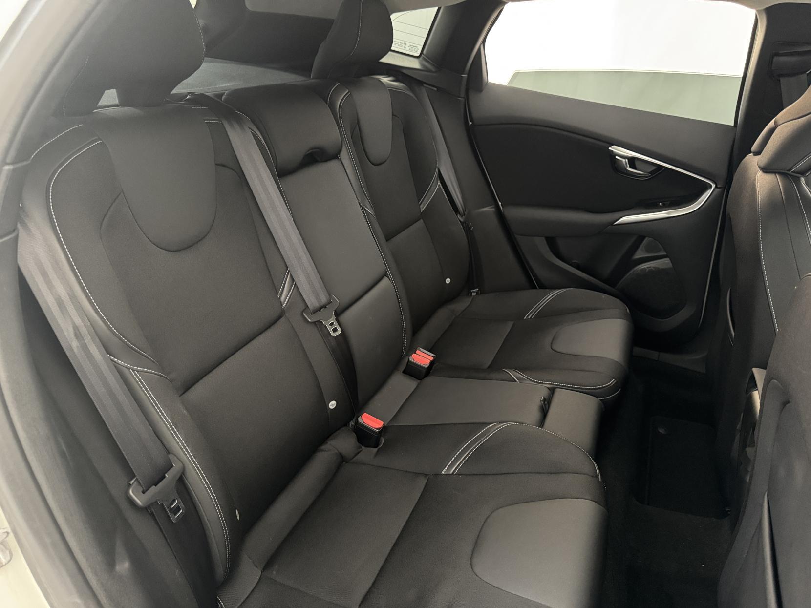 Volvo V40 view 60