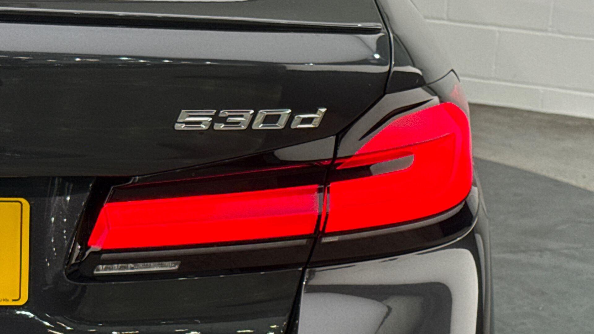 BMW 5 Series view 22