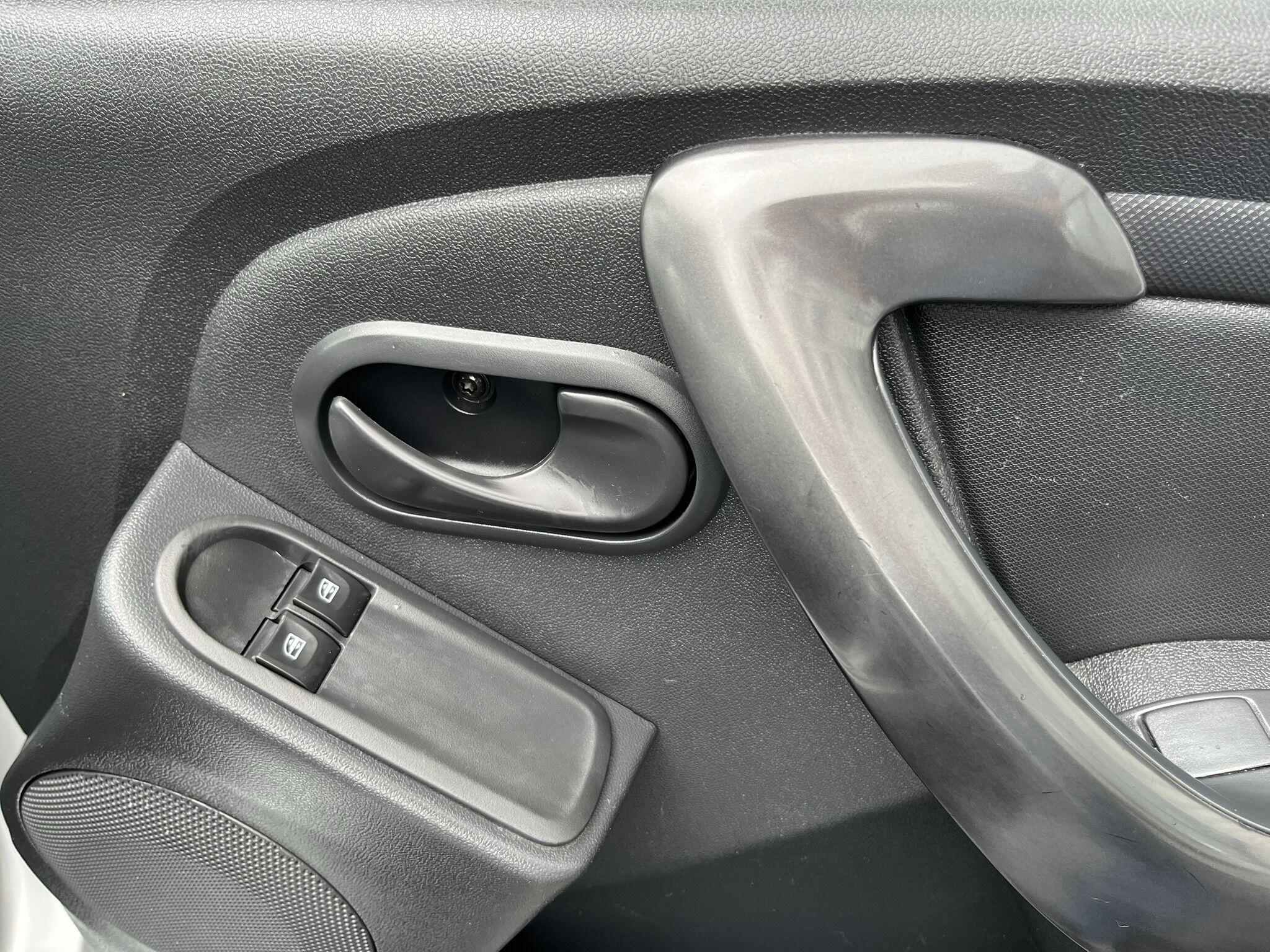 Dacia Duster view 10