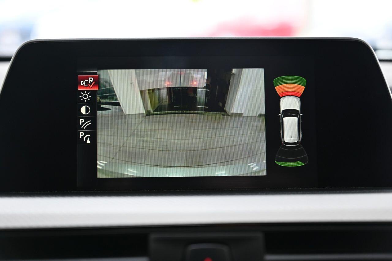 BMW 3 Series view 24