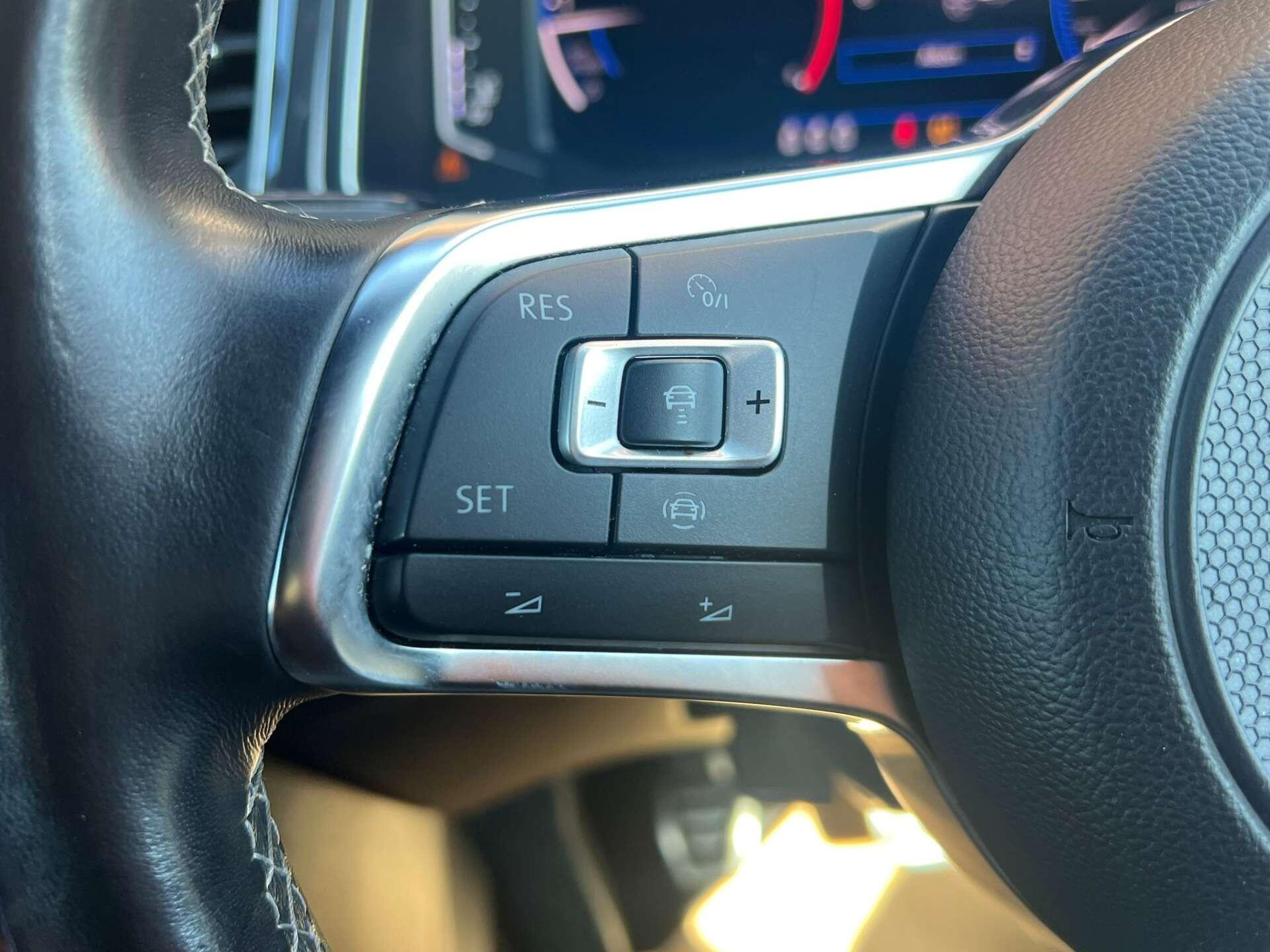 Volkswagen T-Roc view 61
