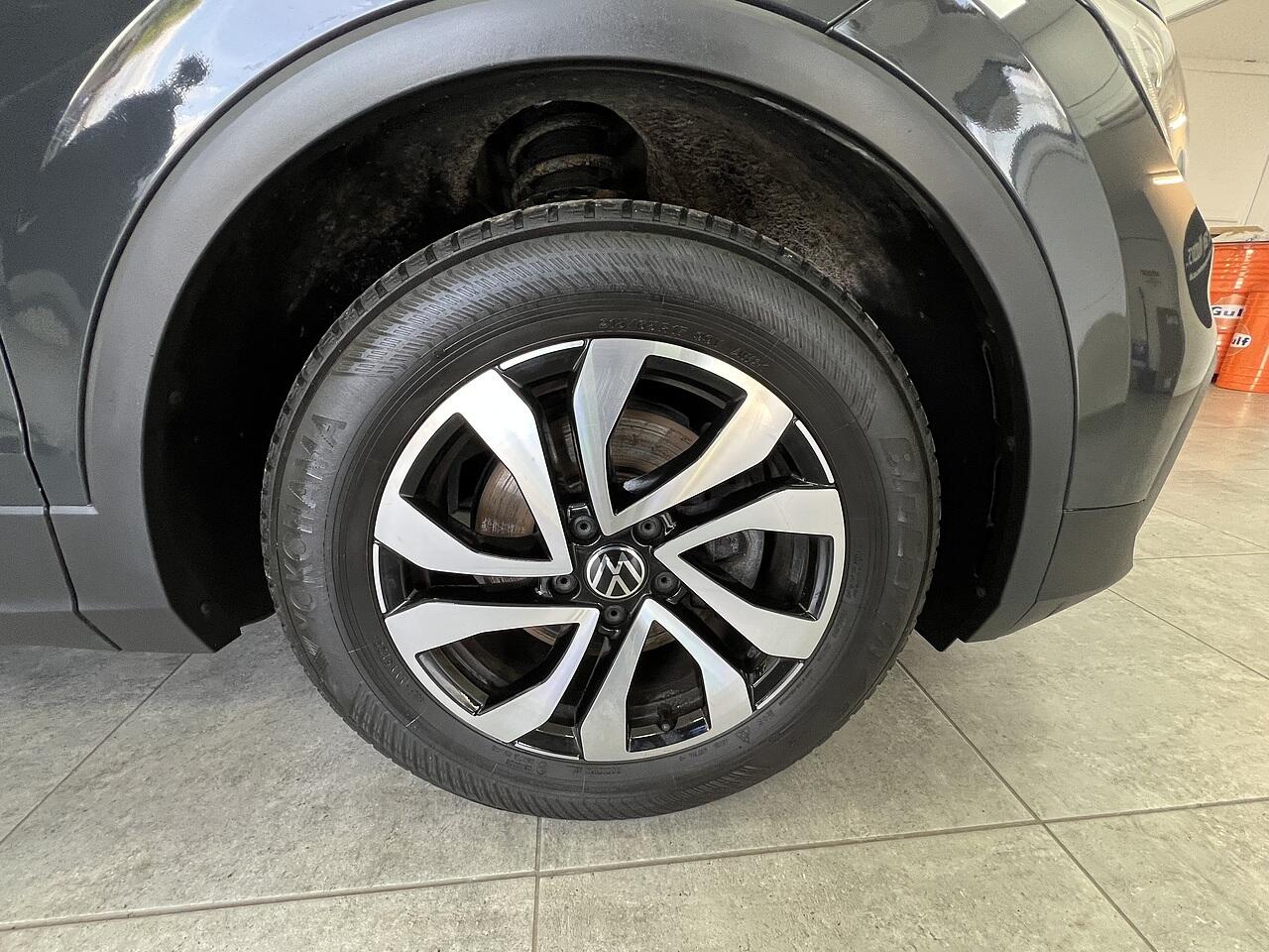 Volkswagen Tiguan view 22