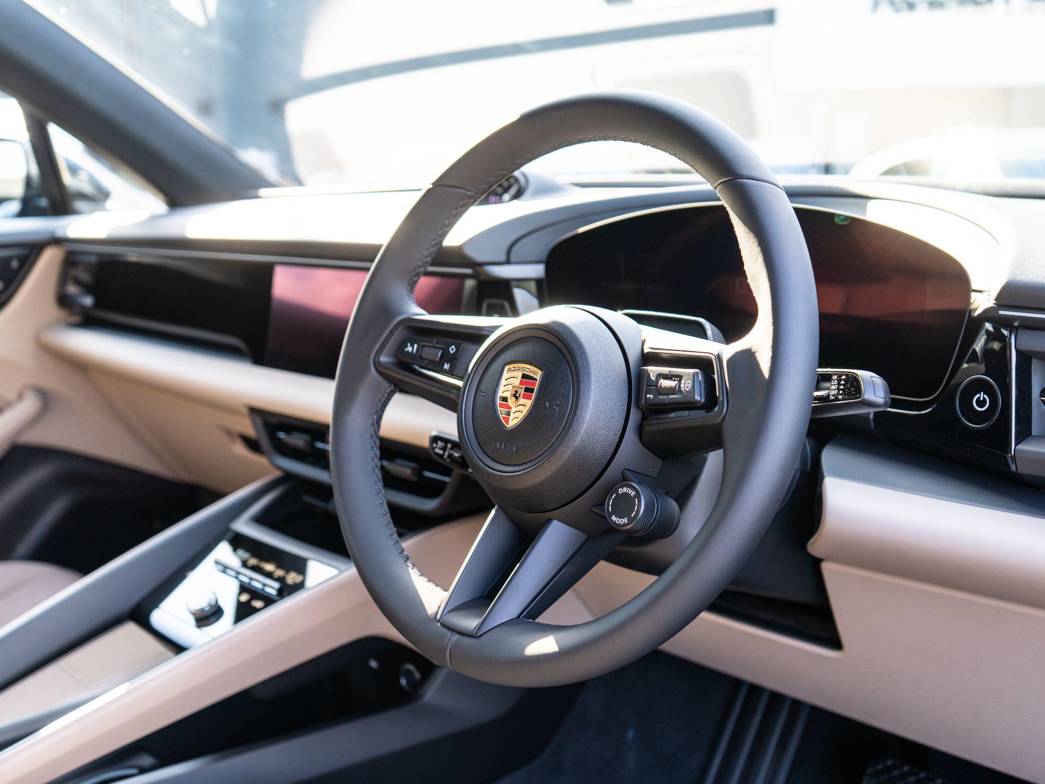 Porsche Macan view 27