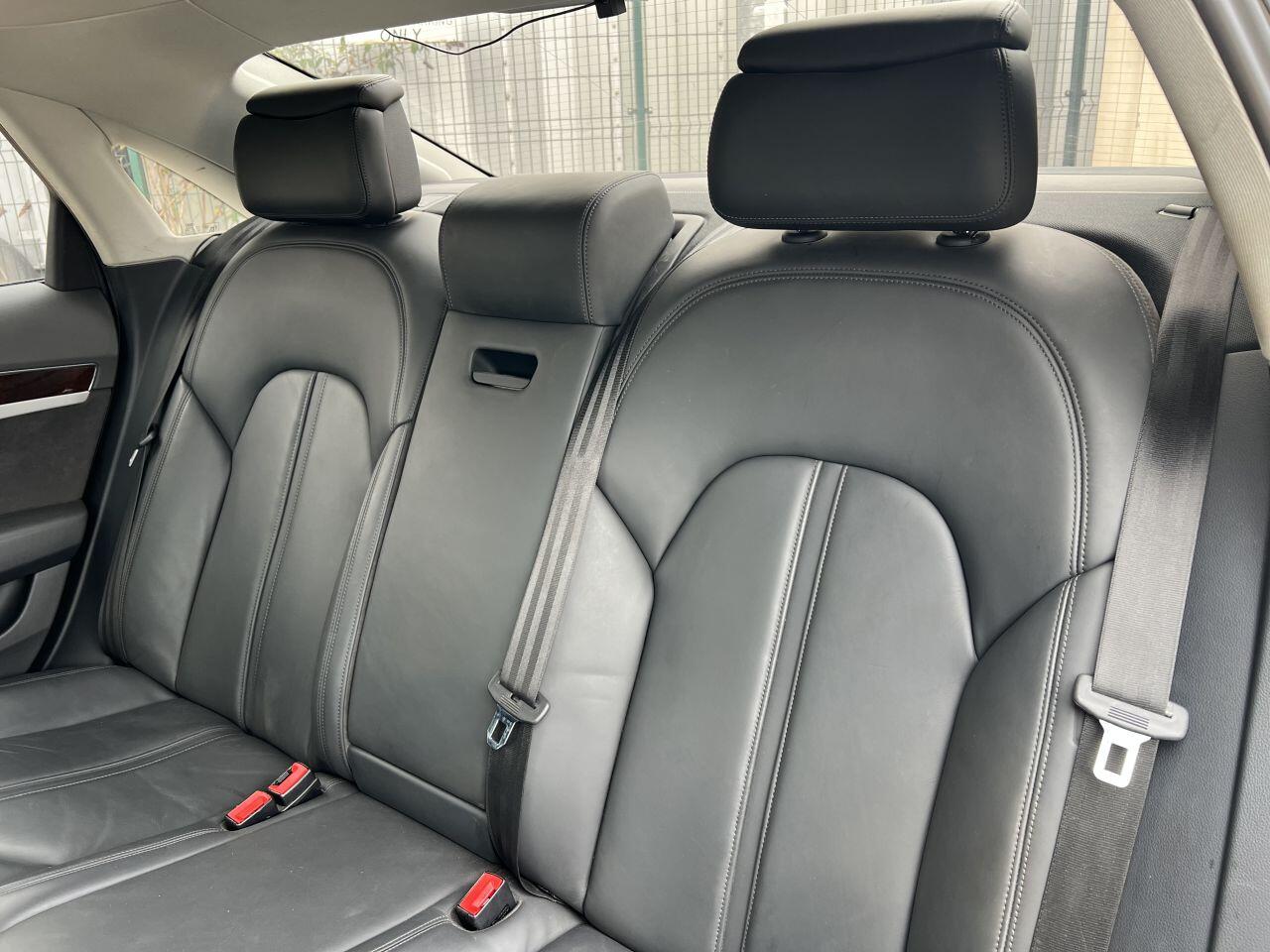 Audi A8 view 32