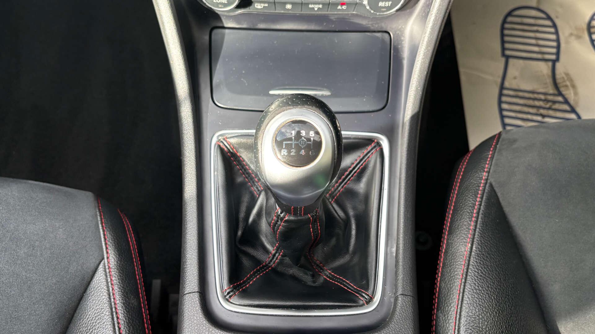 Mercedes-Benz Cla view 28