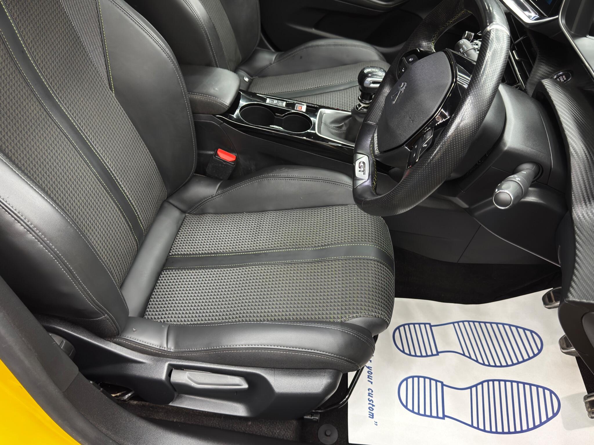 Peugeot 208 view 13