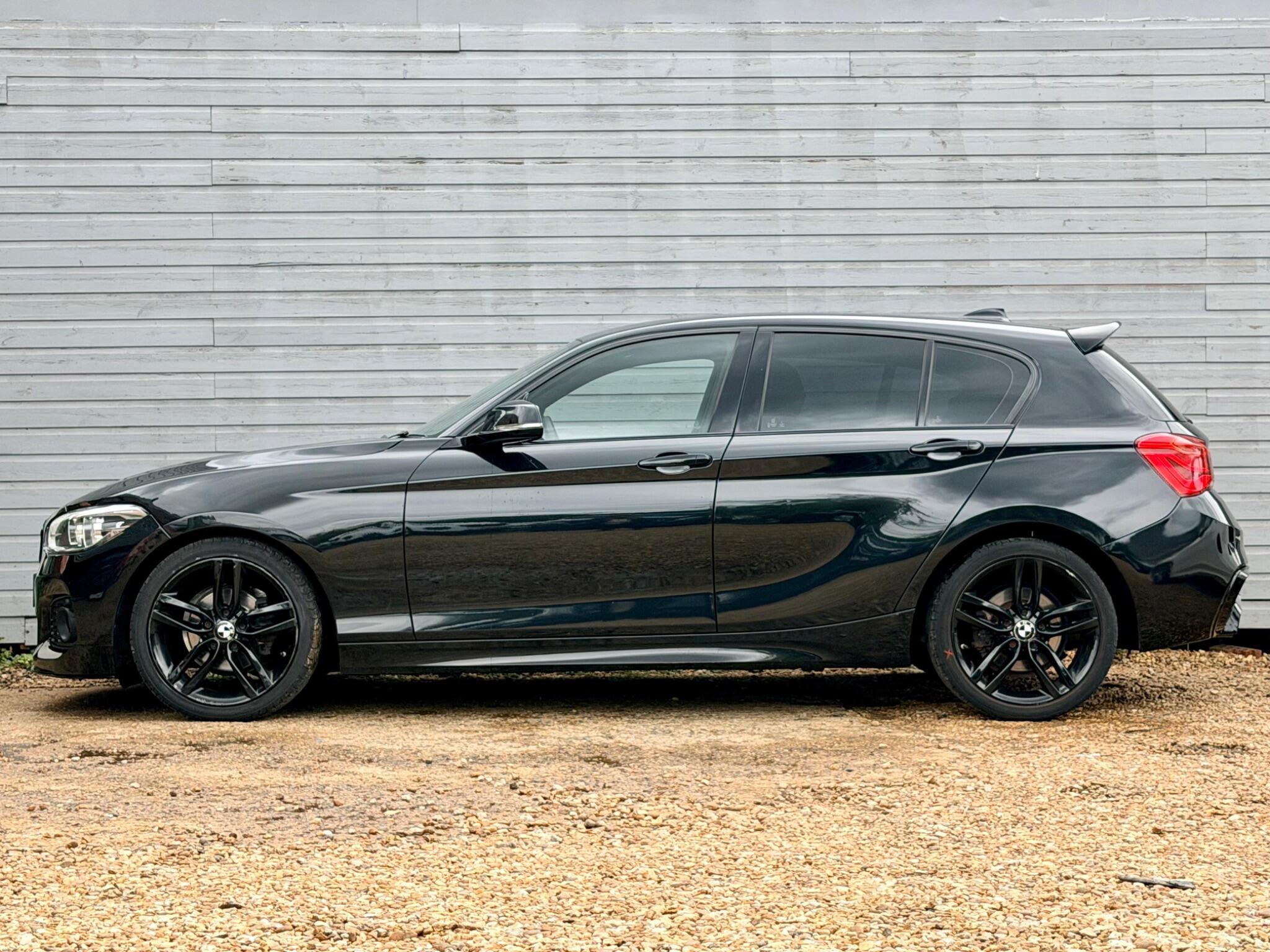 BMW 1 Series view 9