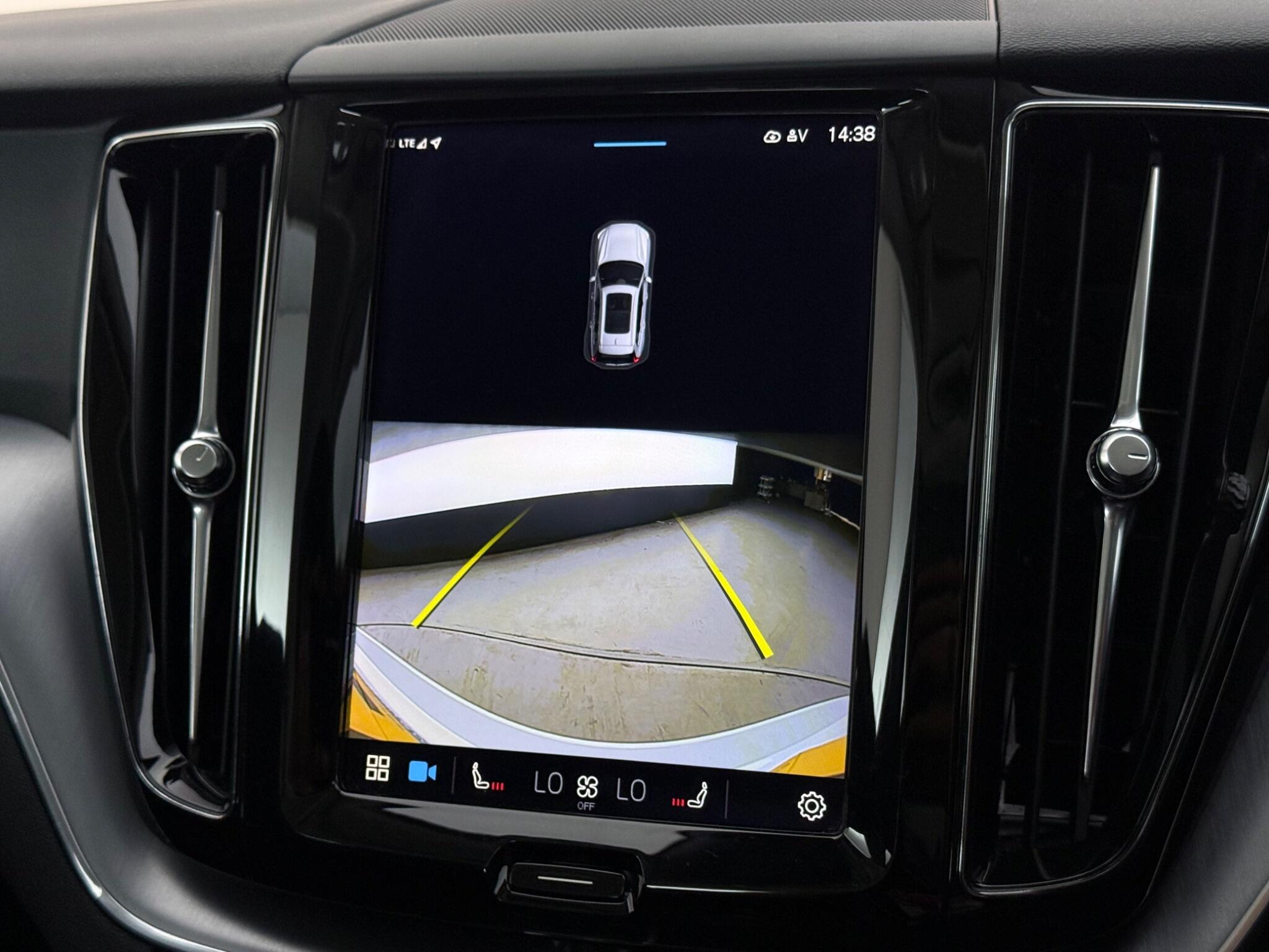 Volvo XC60 view 23