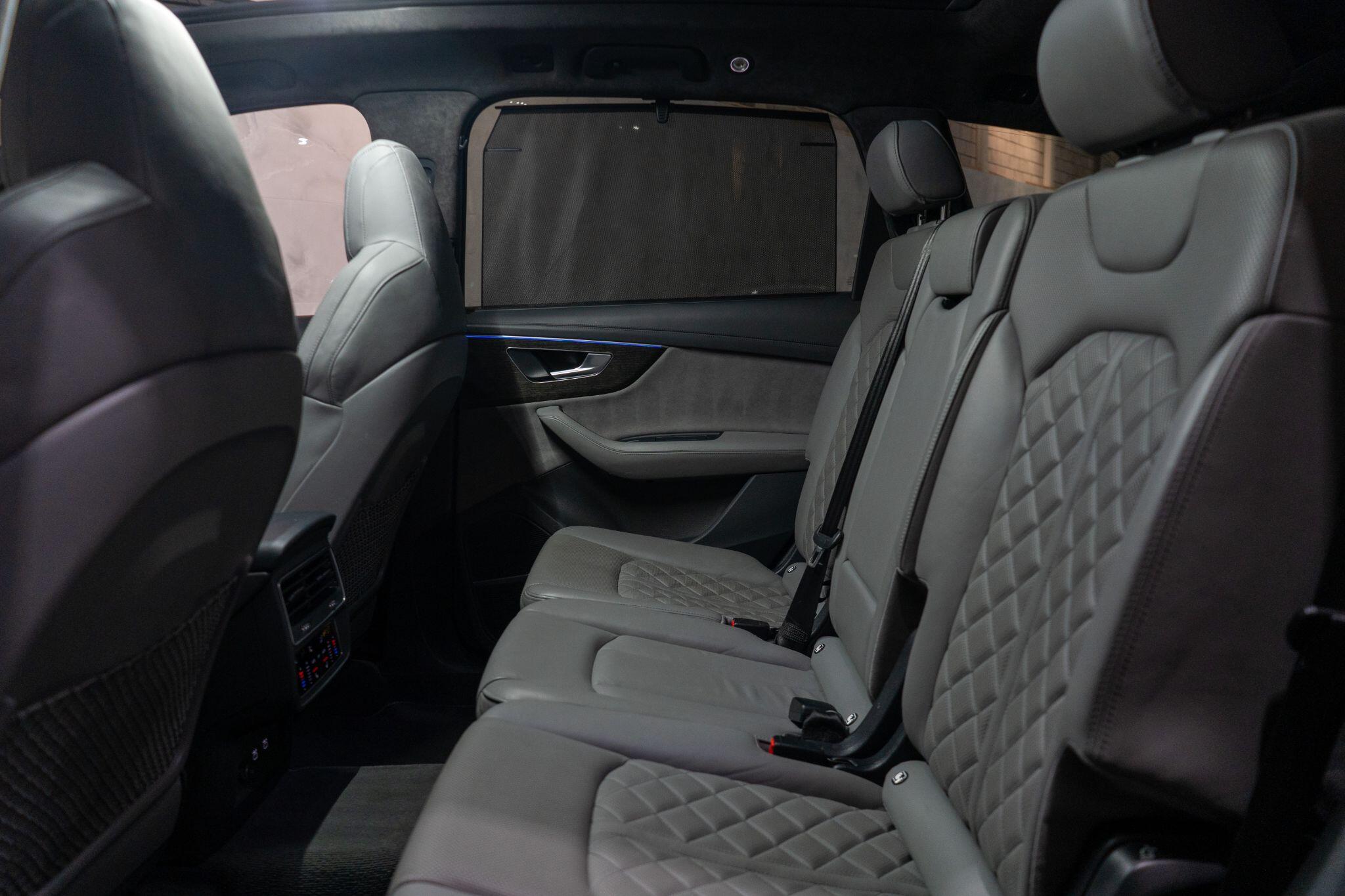 Audi Q7 view 18