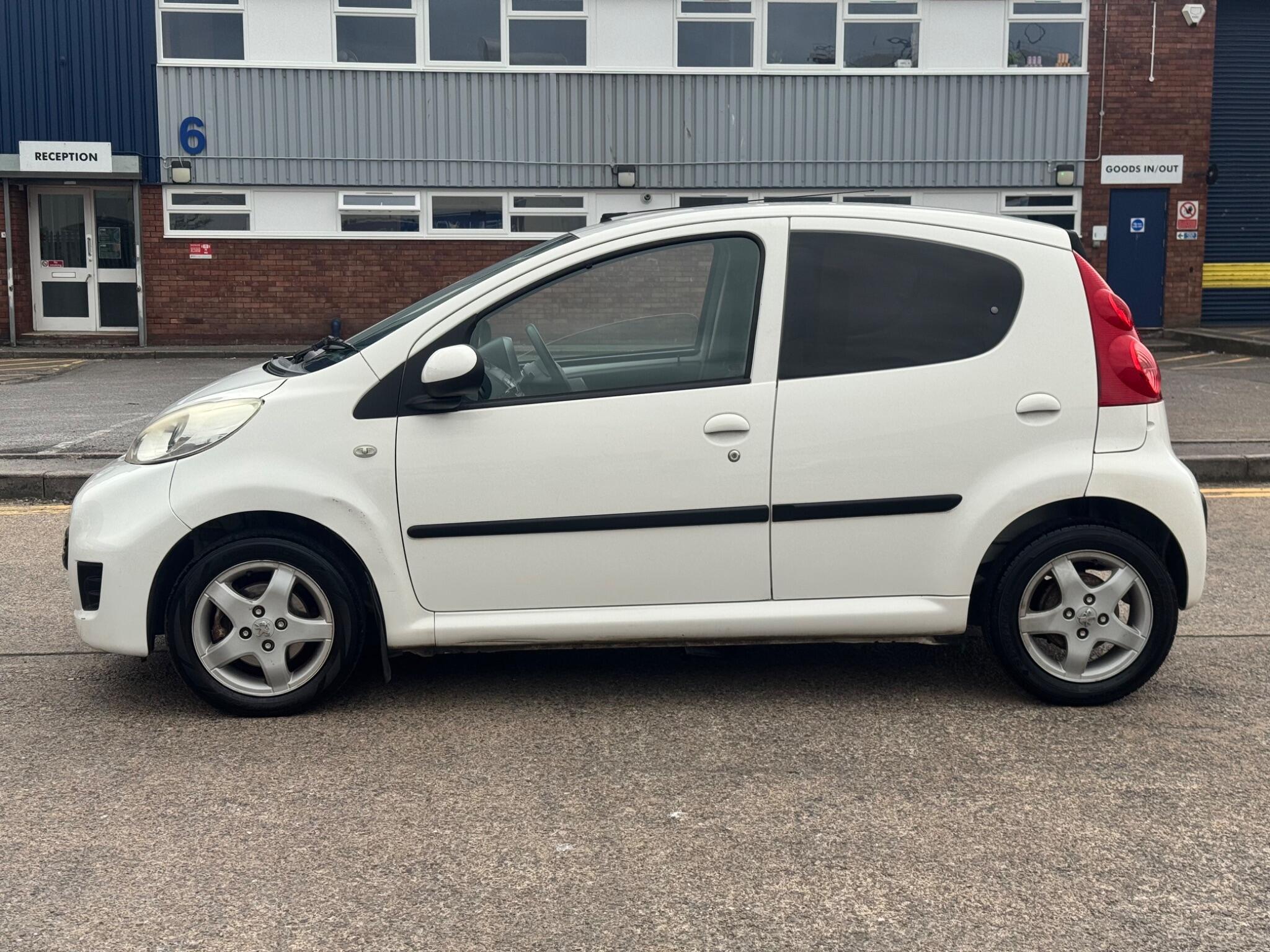 Peugeot 107 view 12