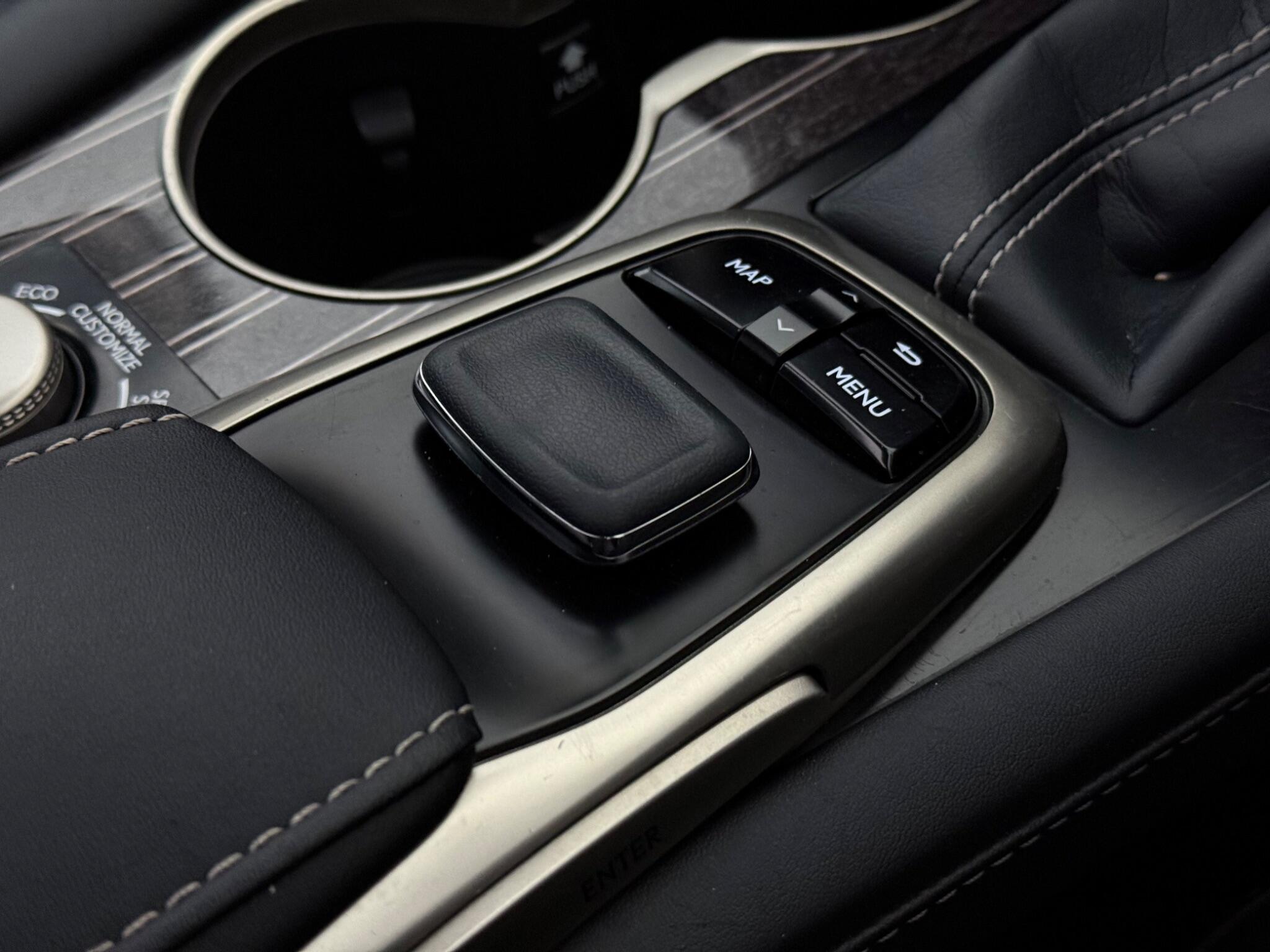 Lexus RX view 33