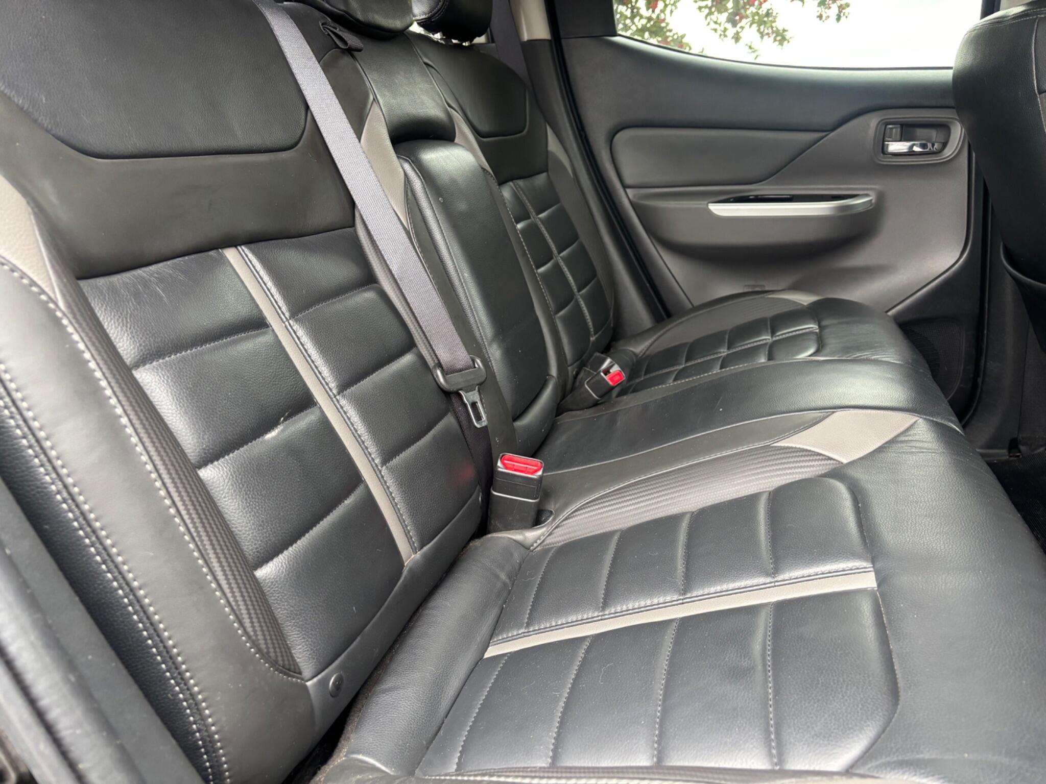 Mitsubishi L200 view 15