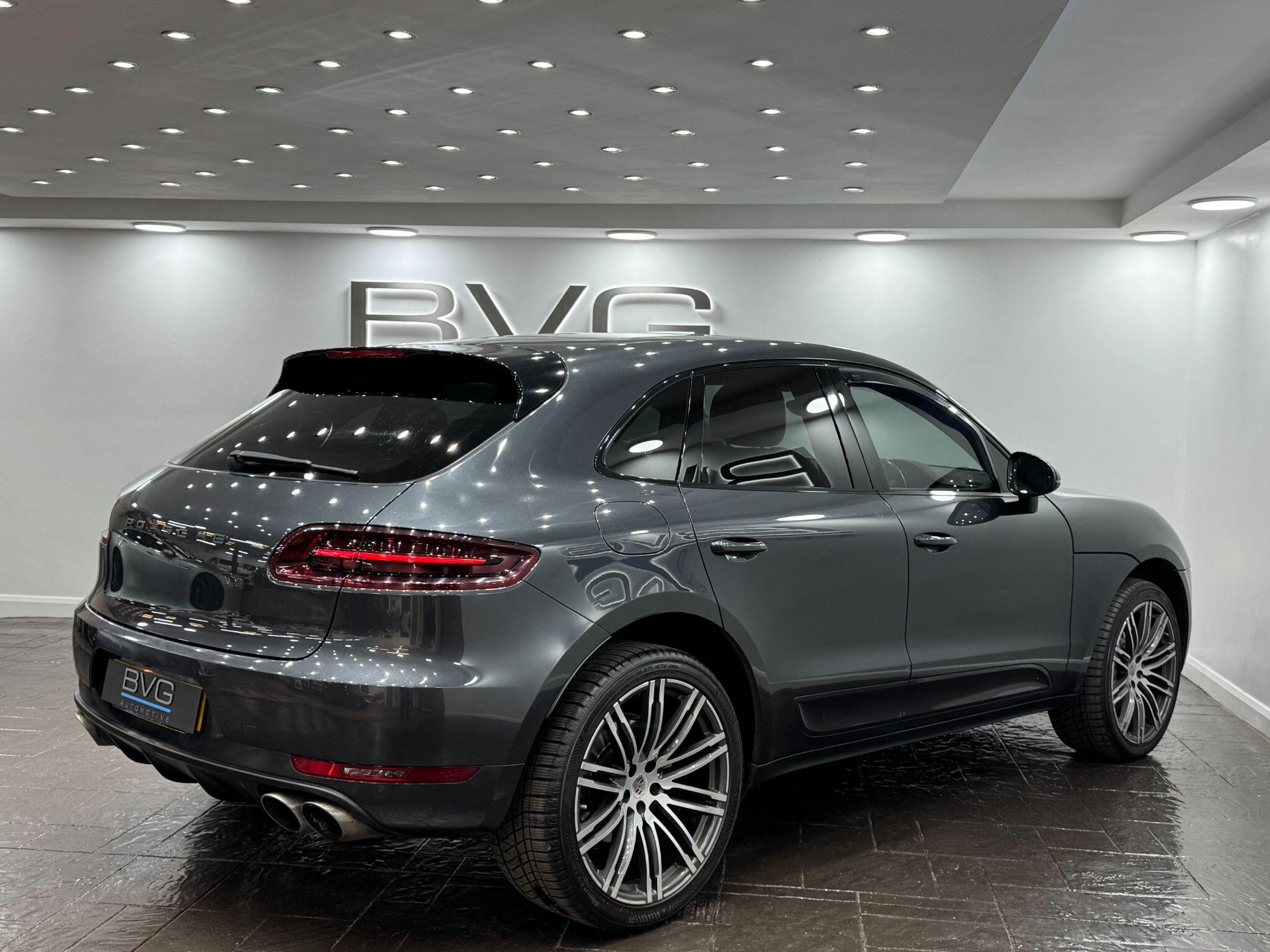 Porsche Macan view 19