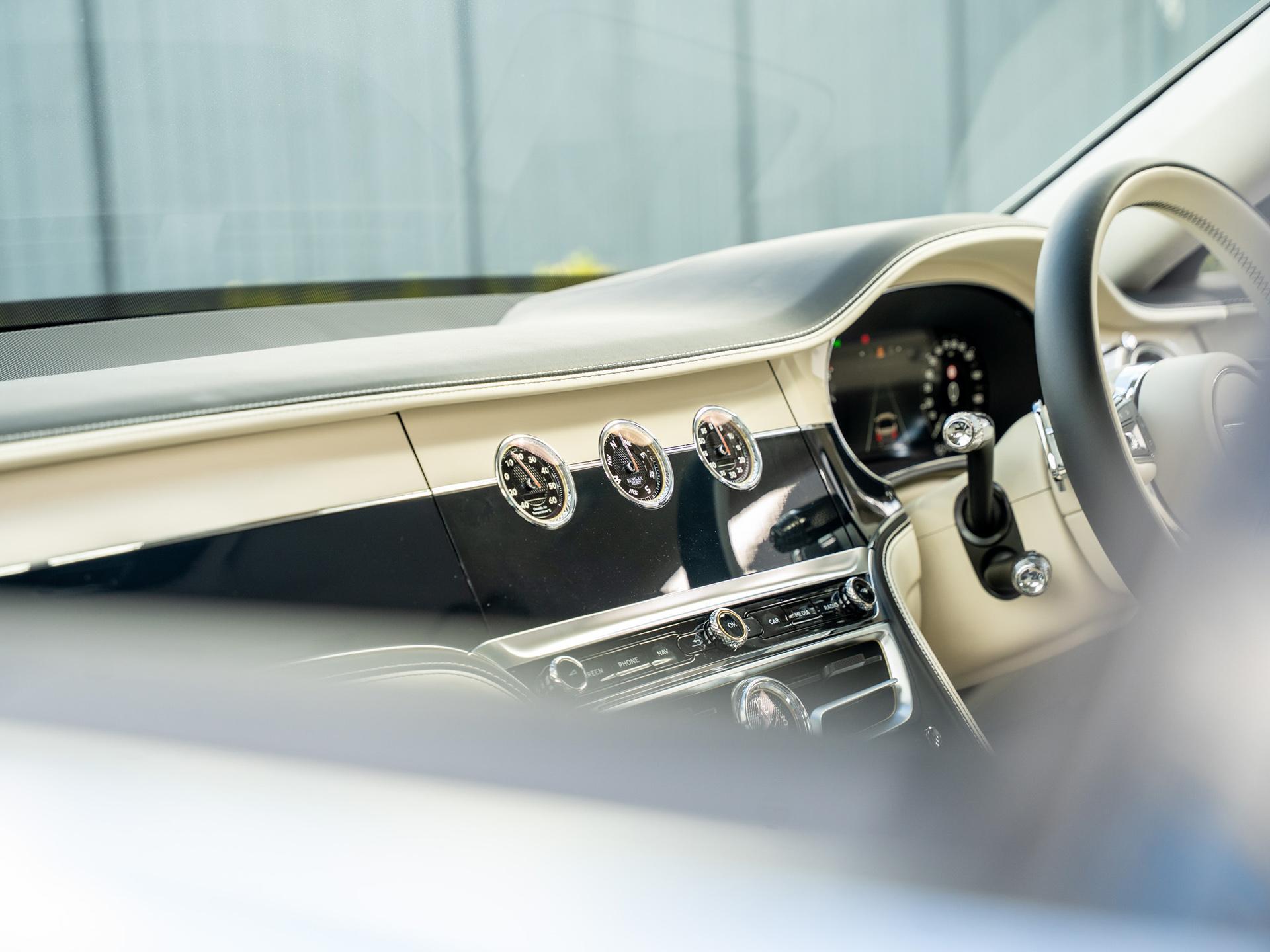 Bentley Flying Spur view 42
