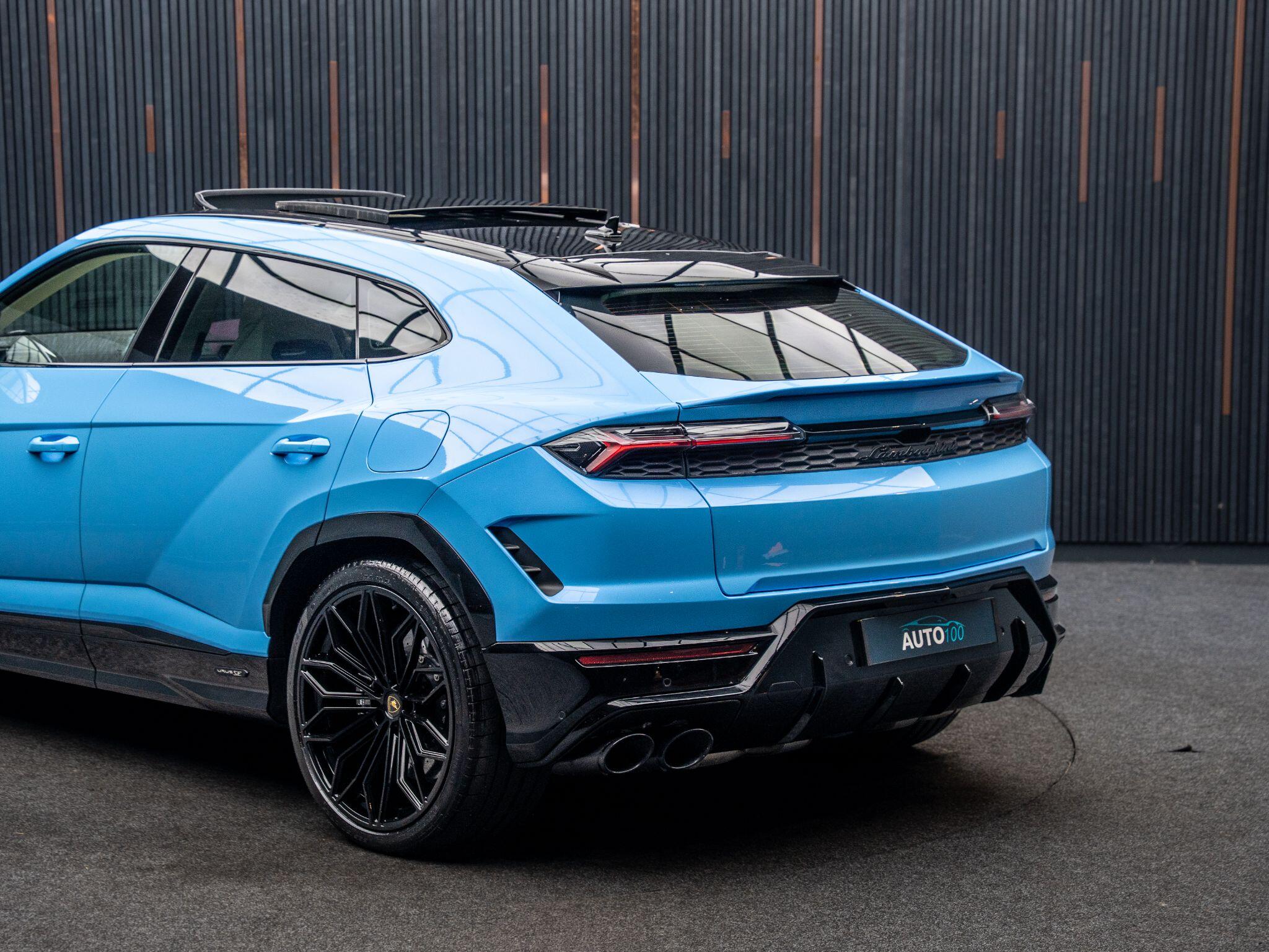 Lamborghini Urus view 9