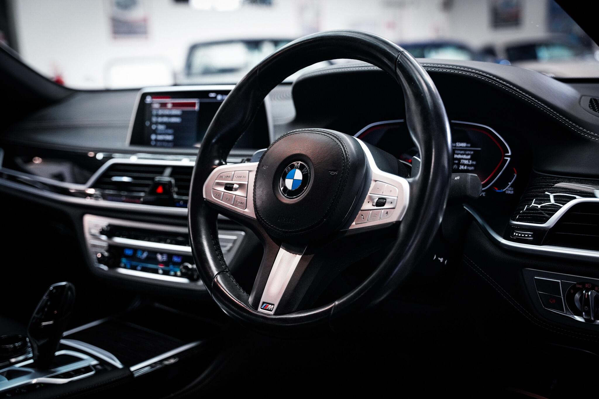 BMW 7 Series view 18