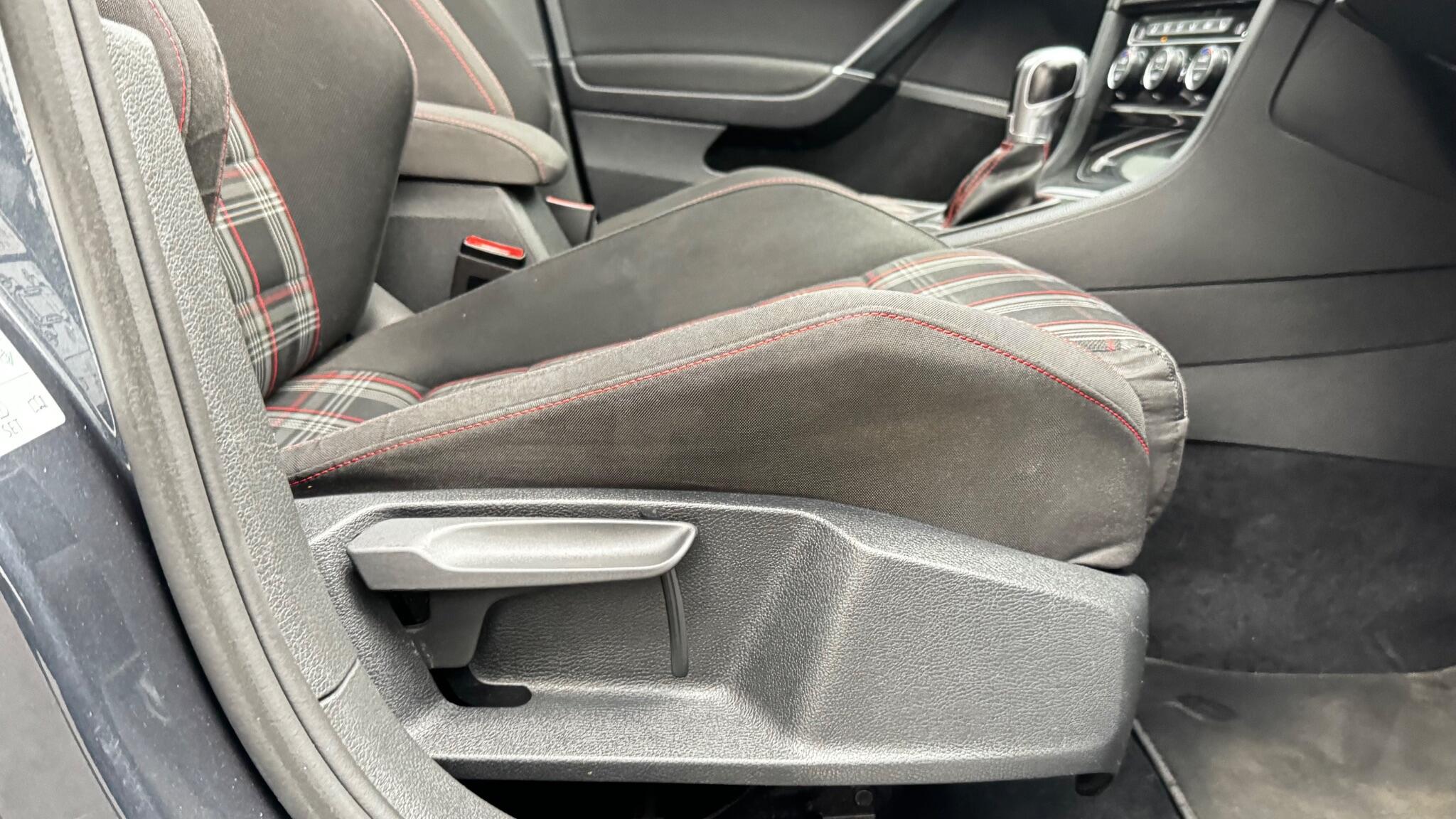 Volkswagen Golf view 17