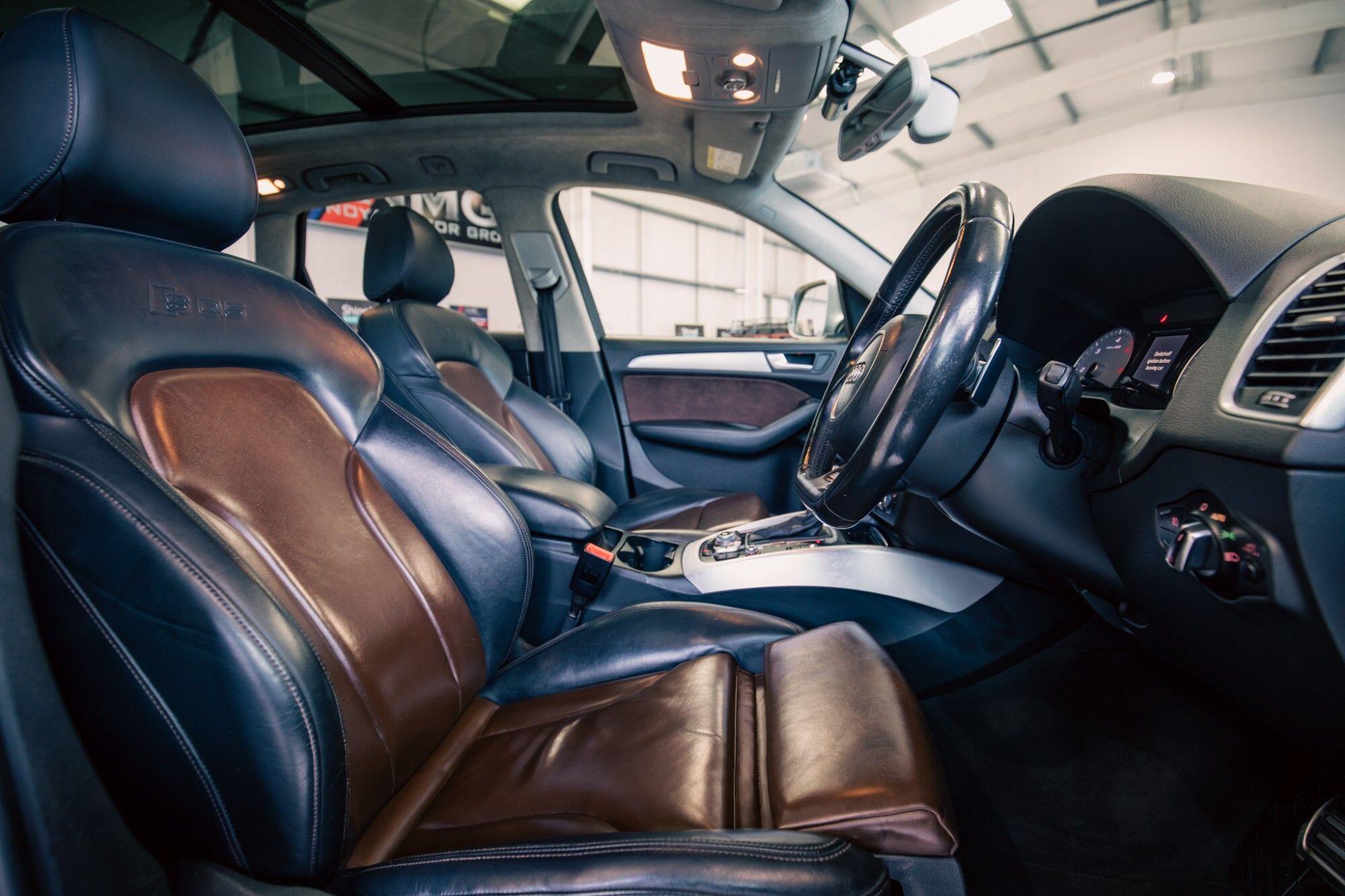 Audi SQ5 view 3