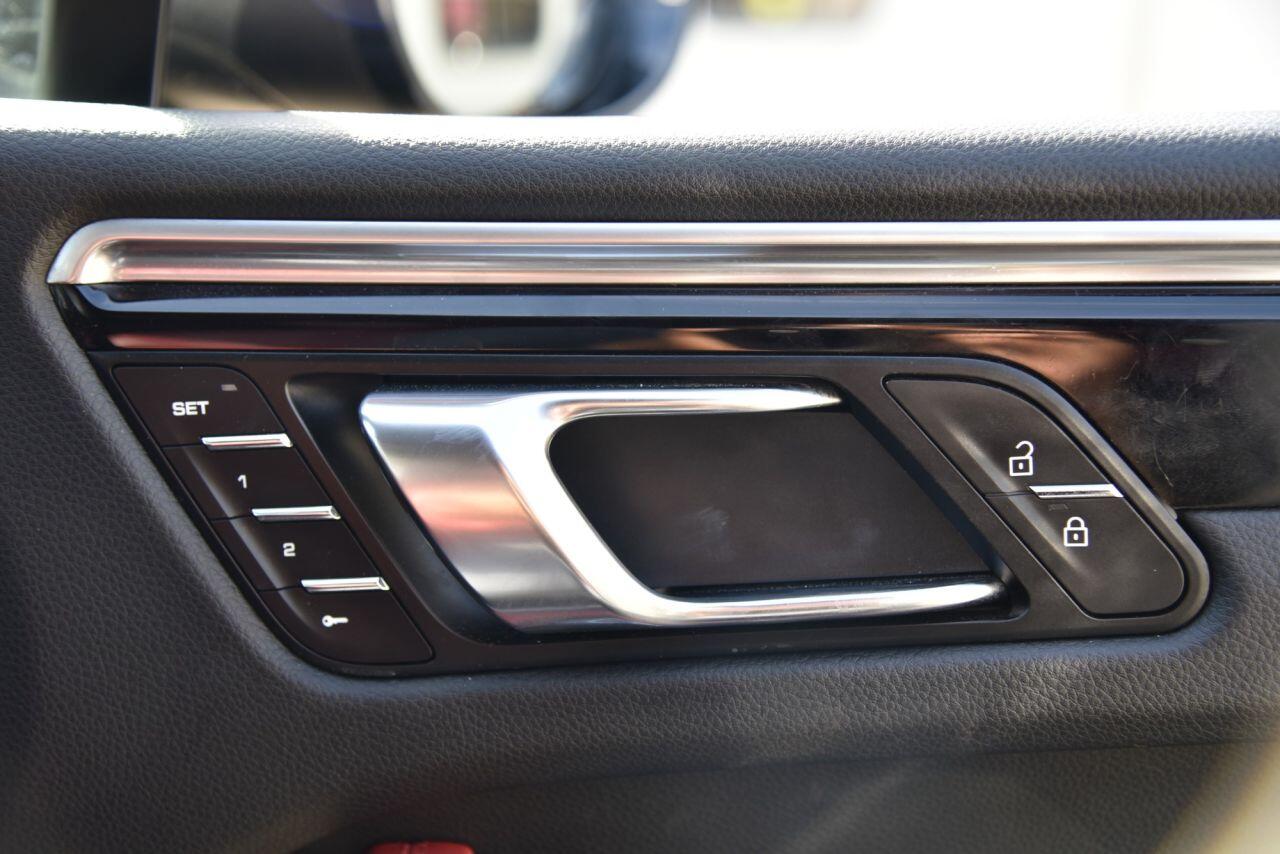 Porsche Macan view 48