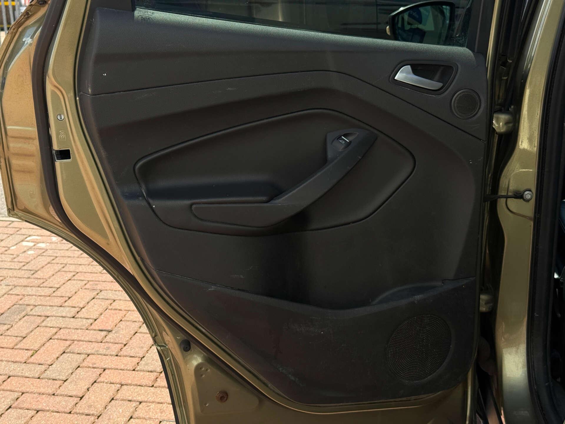 Ford Kuga view 37