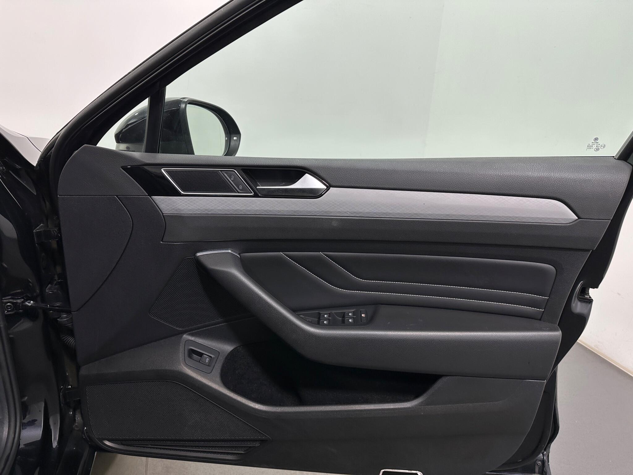 Volkswagen Passat view 34
