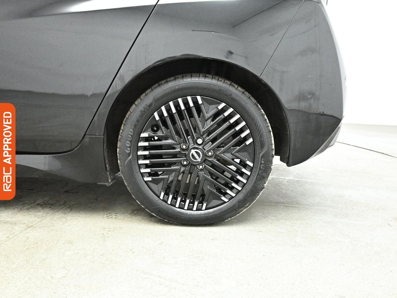 Nissan Leaf view 32