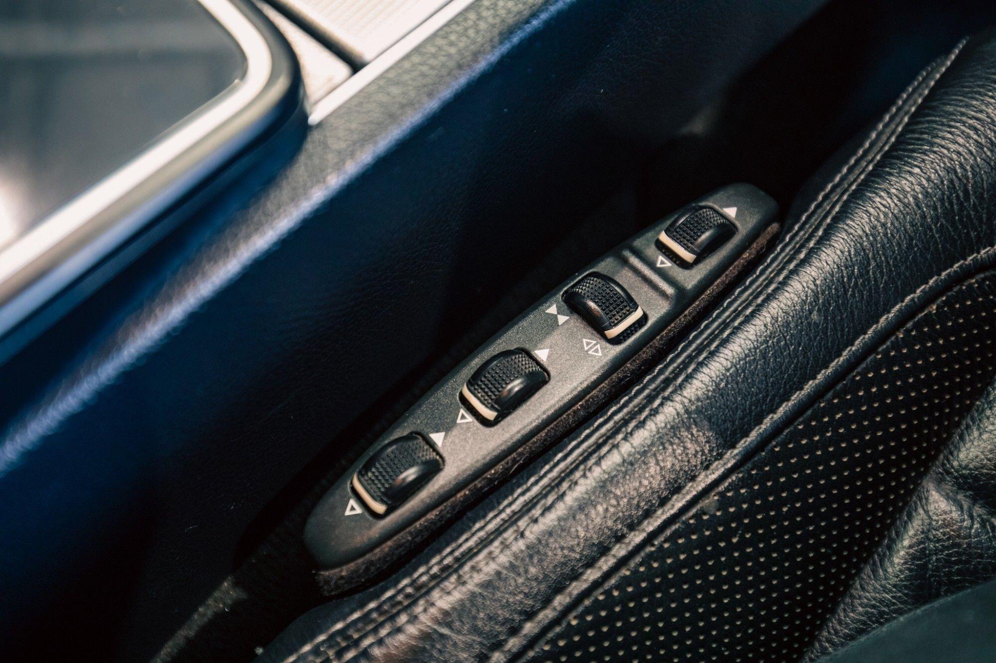 Mercedes-Benz E-Class view 19