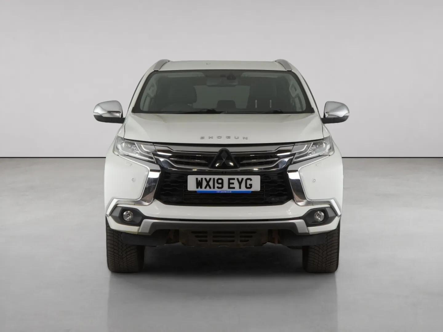 Mitsubishi Shogun Sport view 4