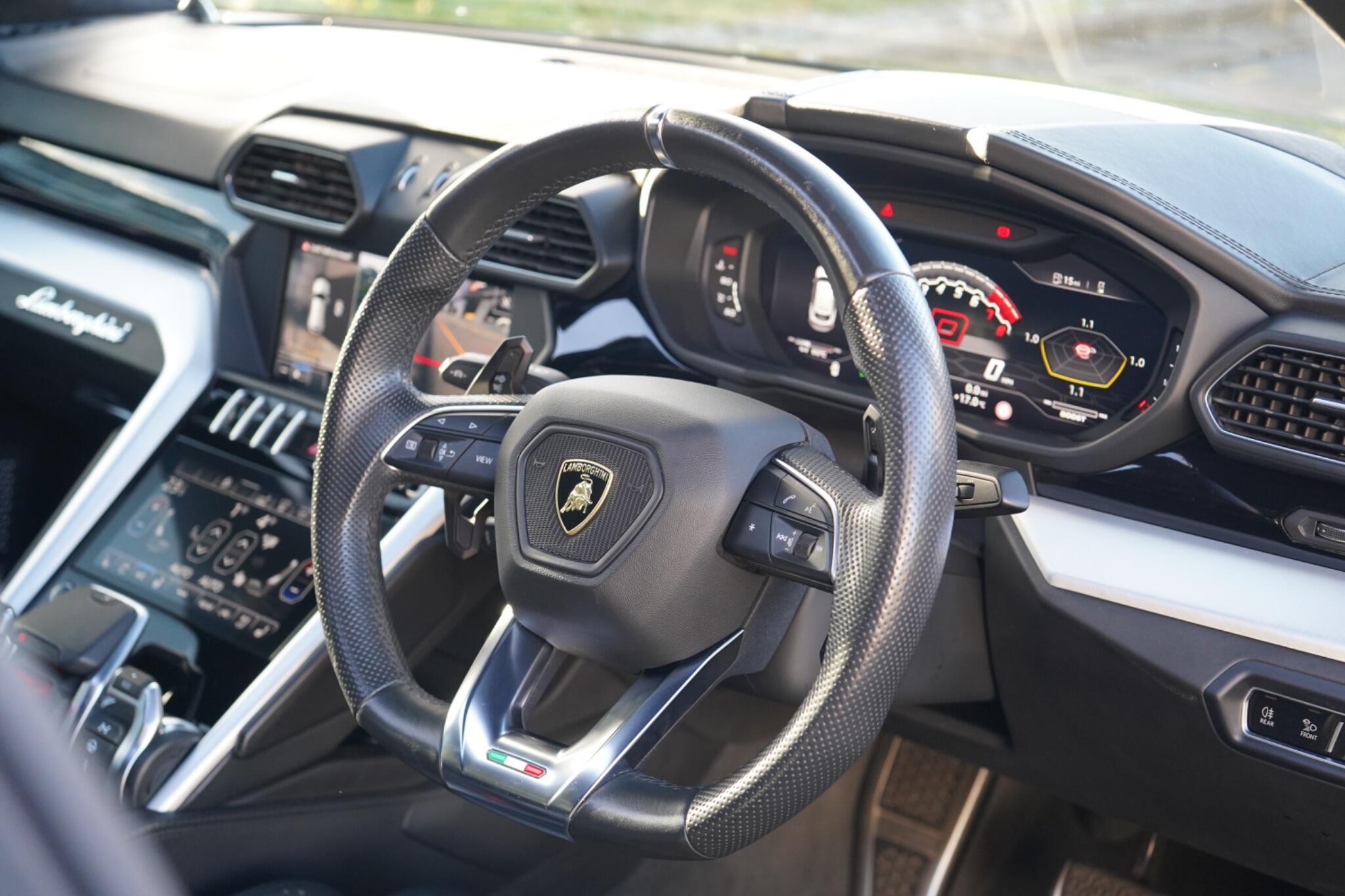 Lamborghini Urus view 10