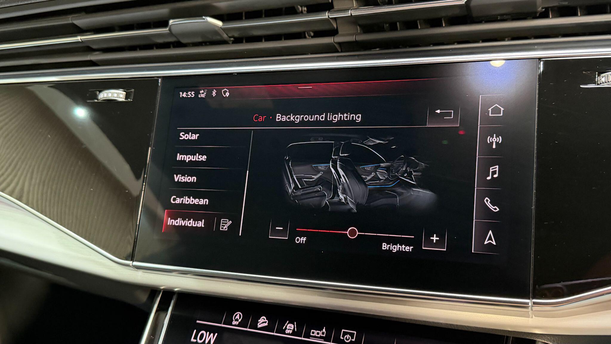 Audi Q8 view 22