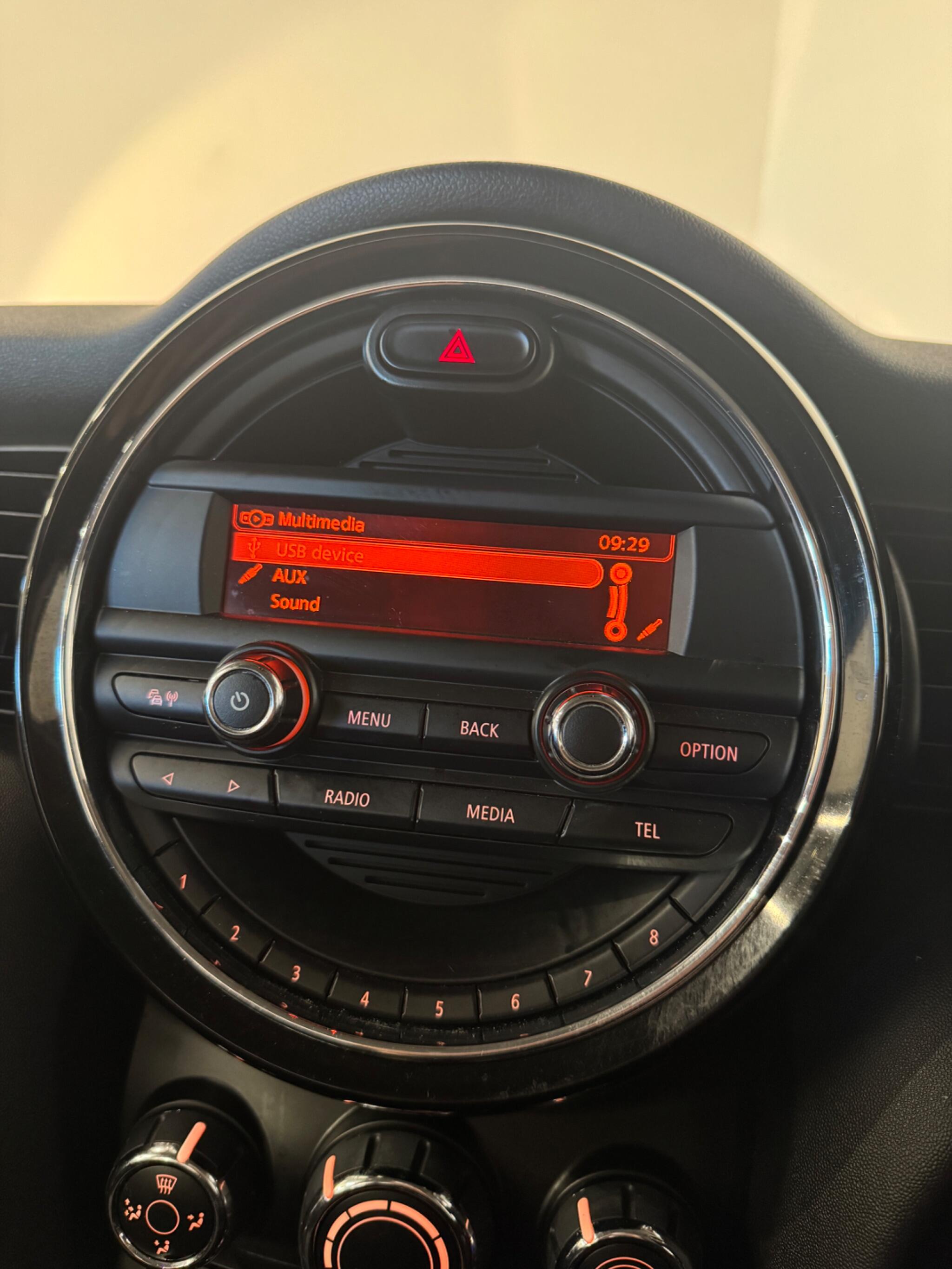 Mini Hatch view 19