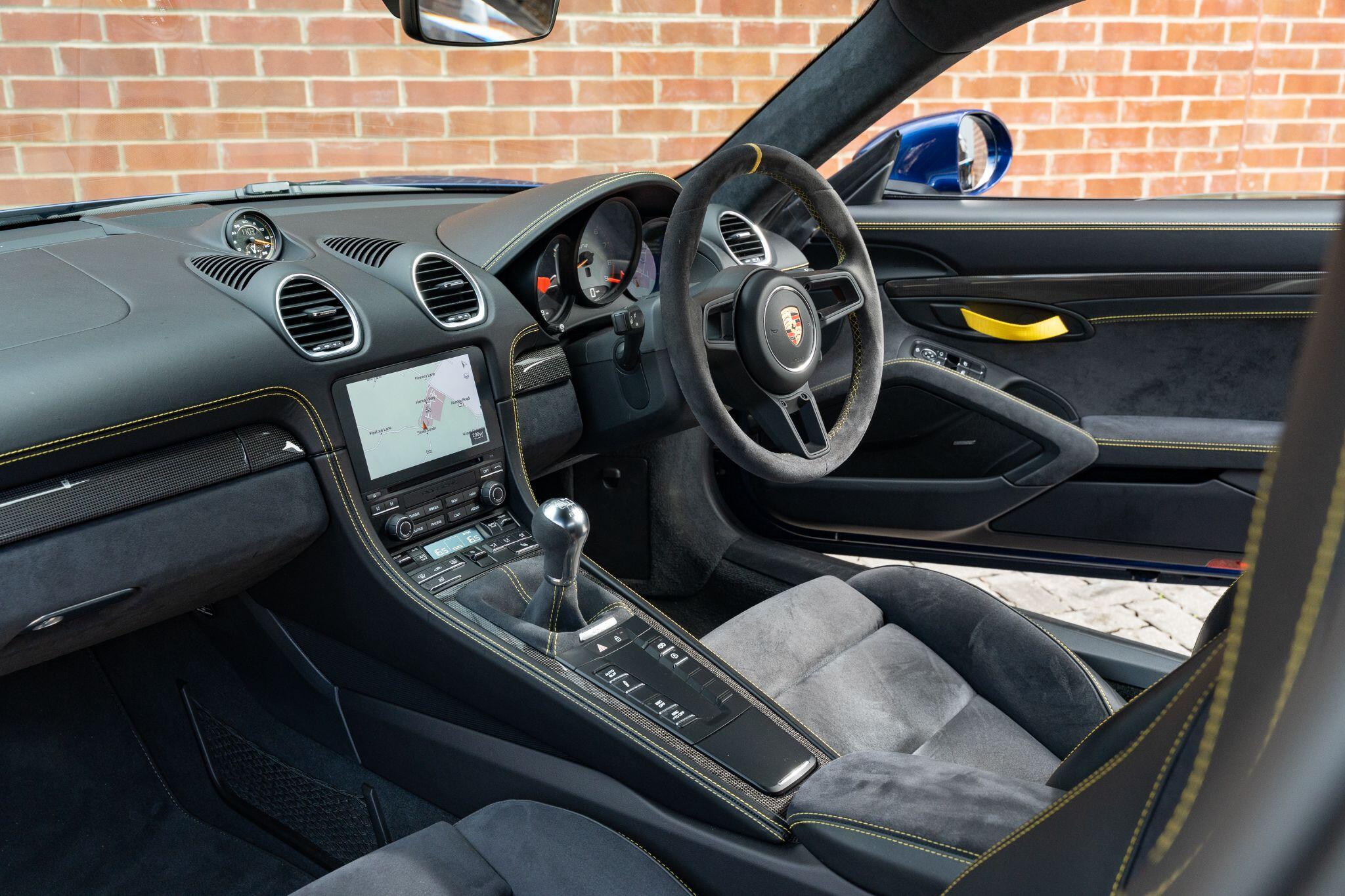 Porsche Cayman view 10