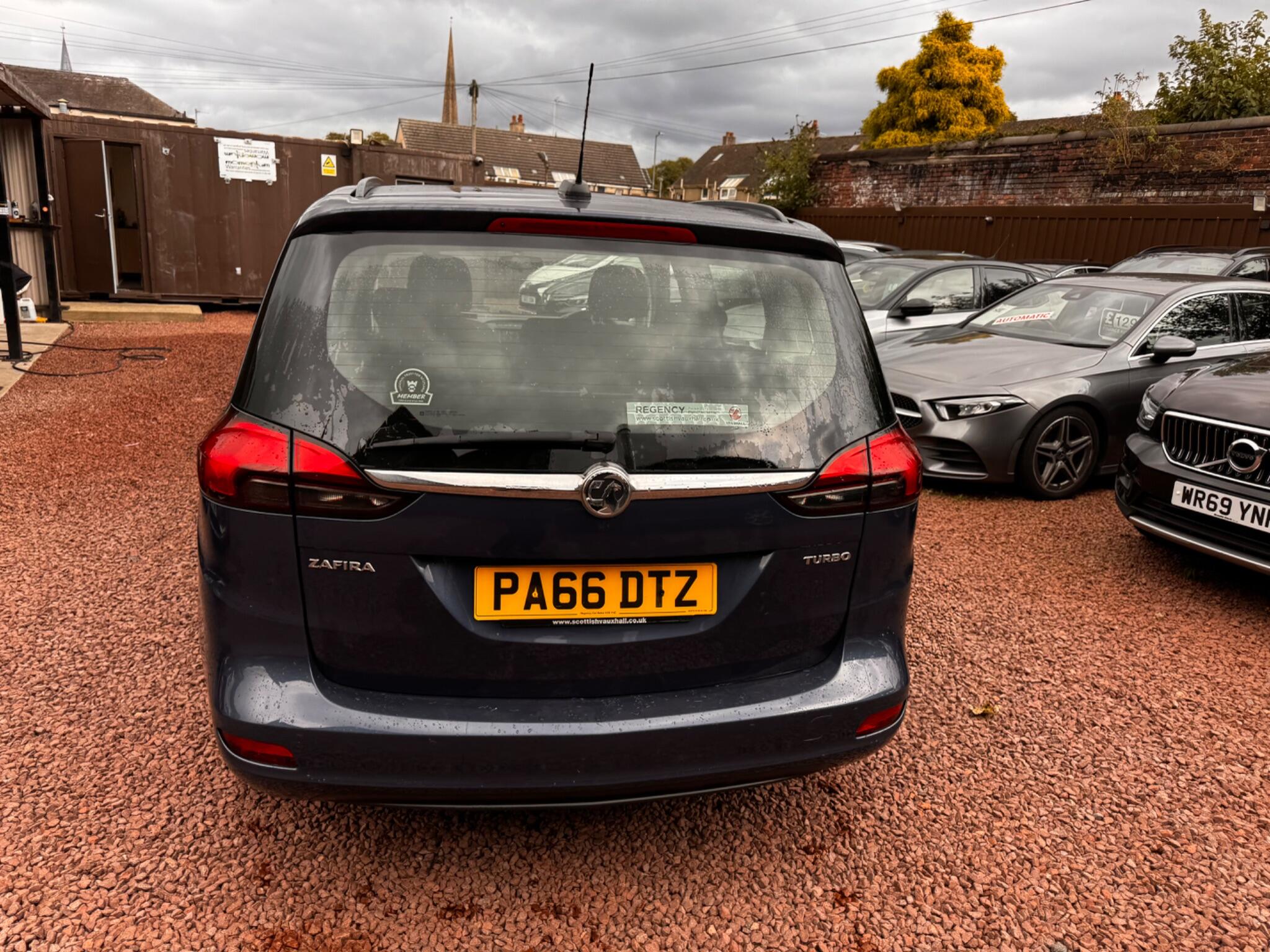 Vauxhall Zafira Tourer view 9