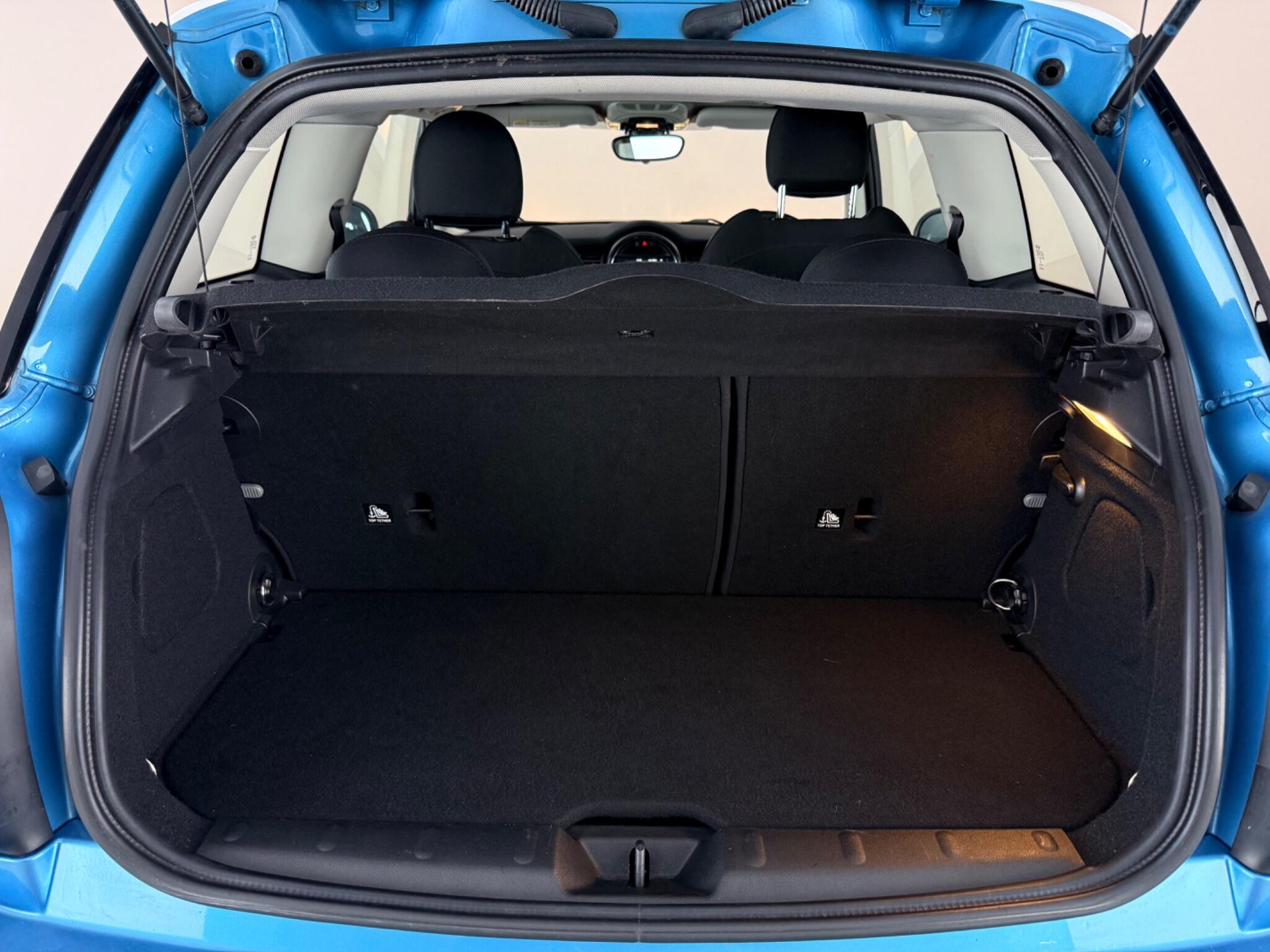 Mini Hatch view 10