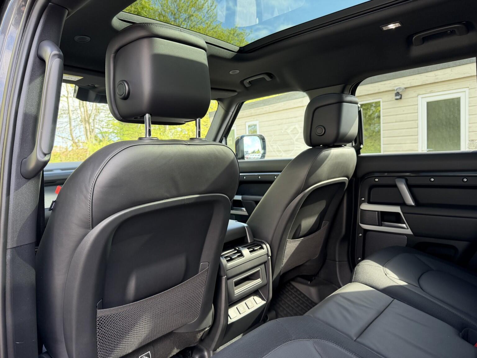 Land Rover Defender 110 view 25
