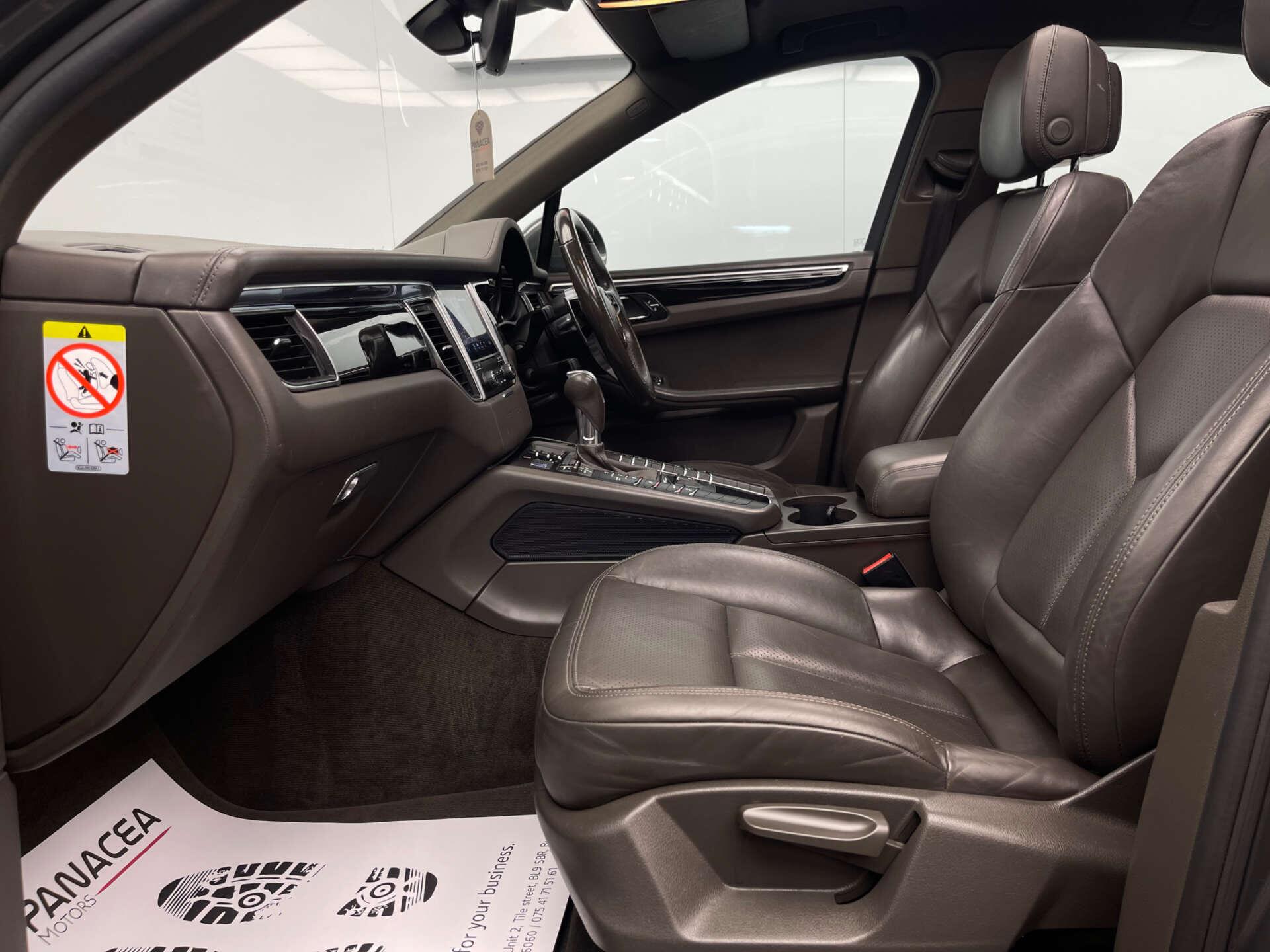 Porsche Macan view 41