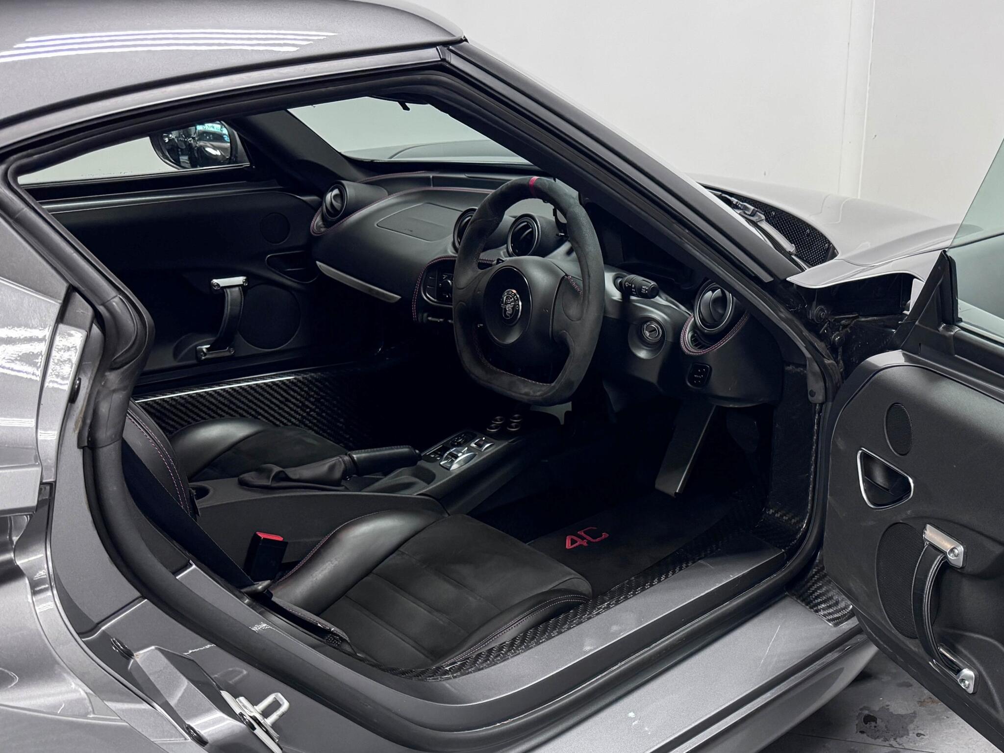 Alfa Romeo 4c view 28
