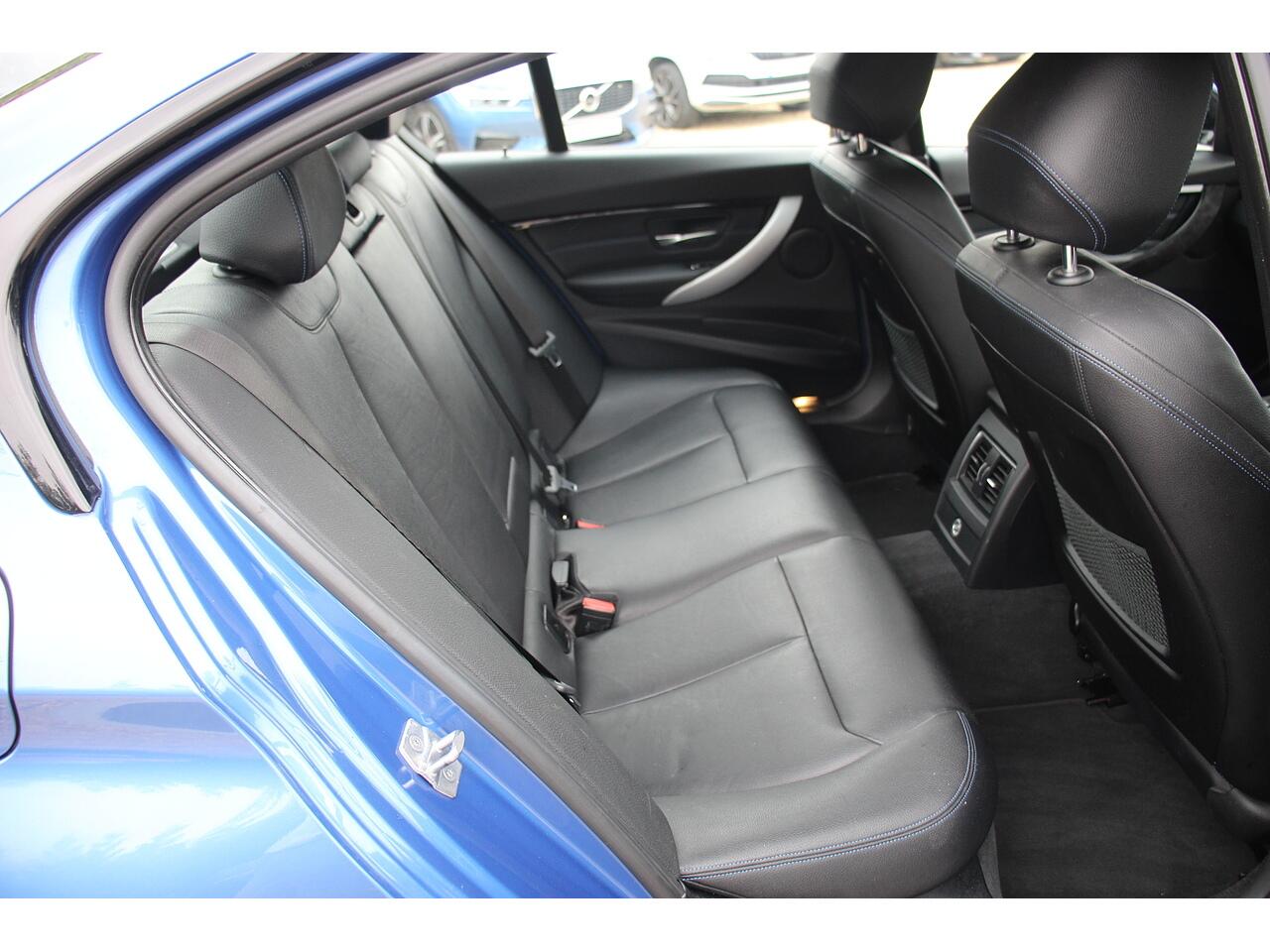 BMW 3 Series view 16