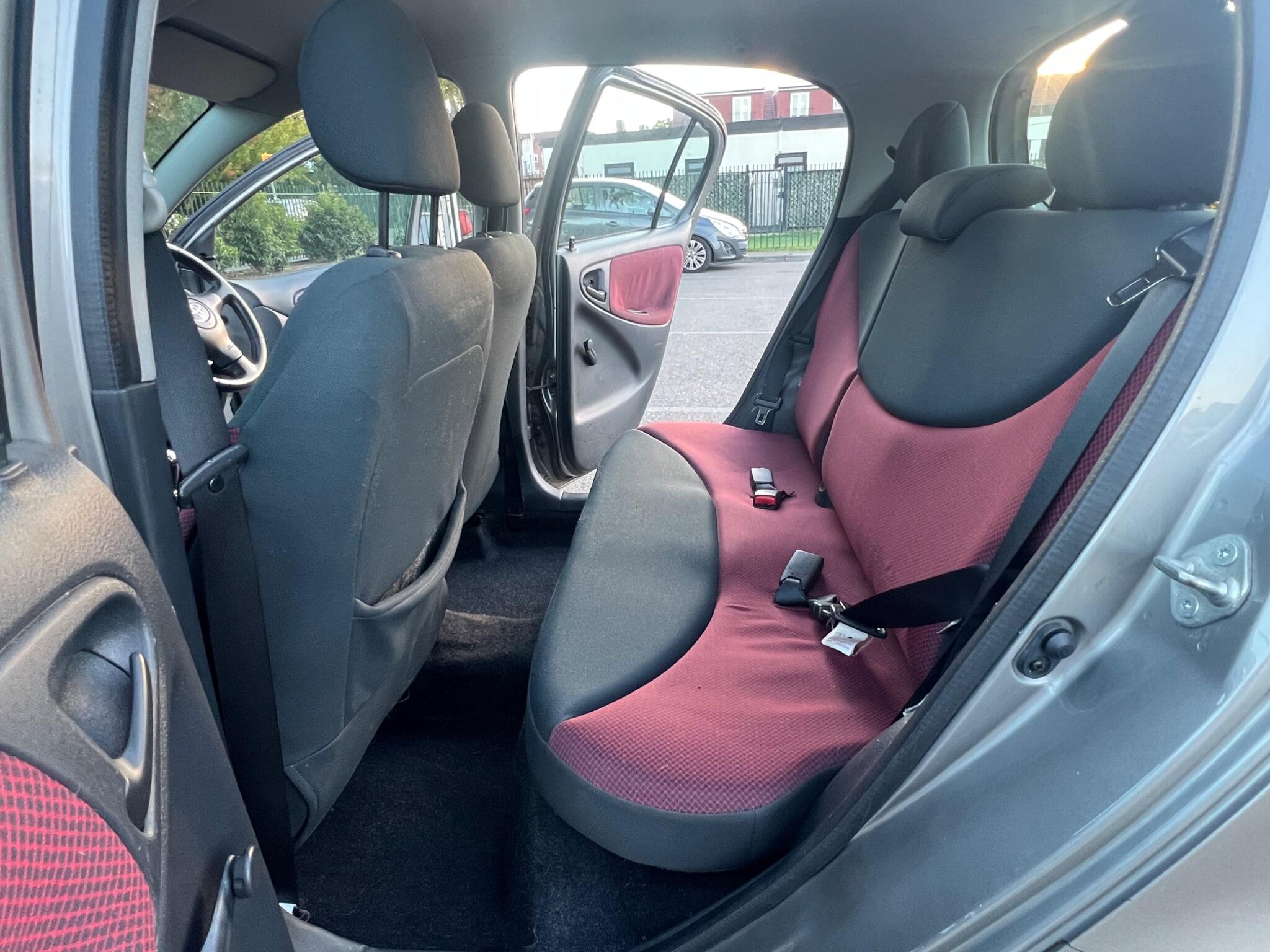 Toyota Yaris view 21