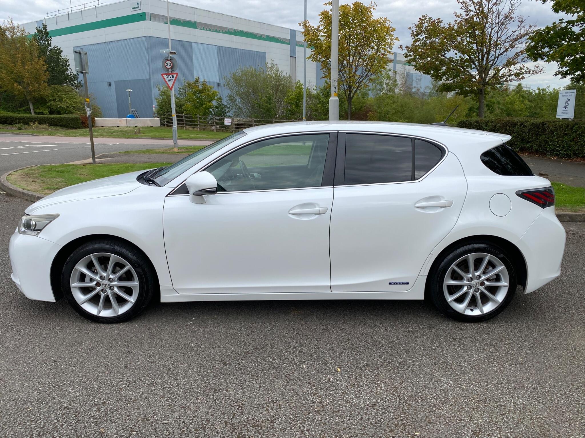 Lexus CT view 5