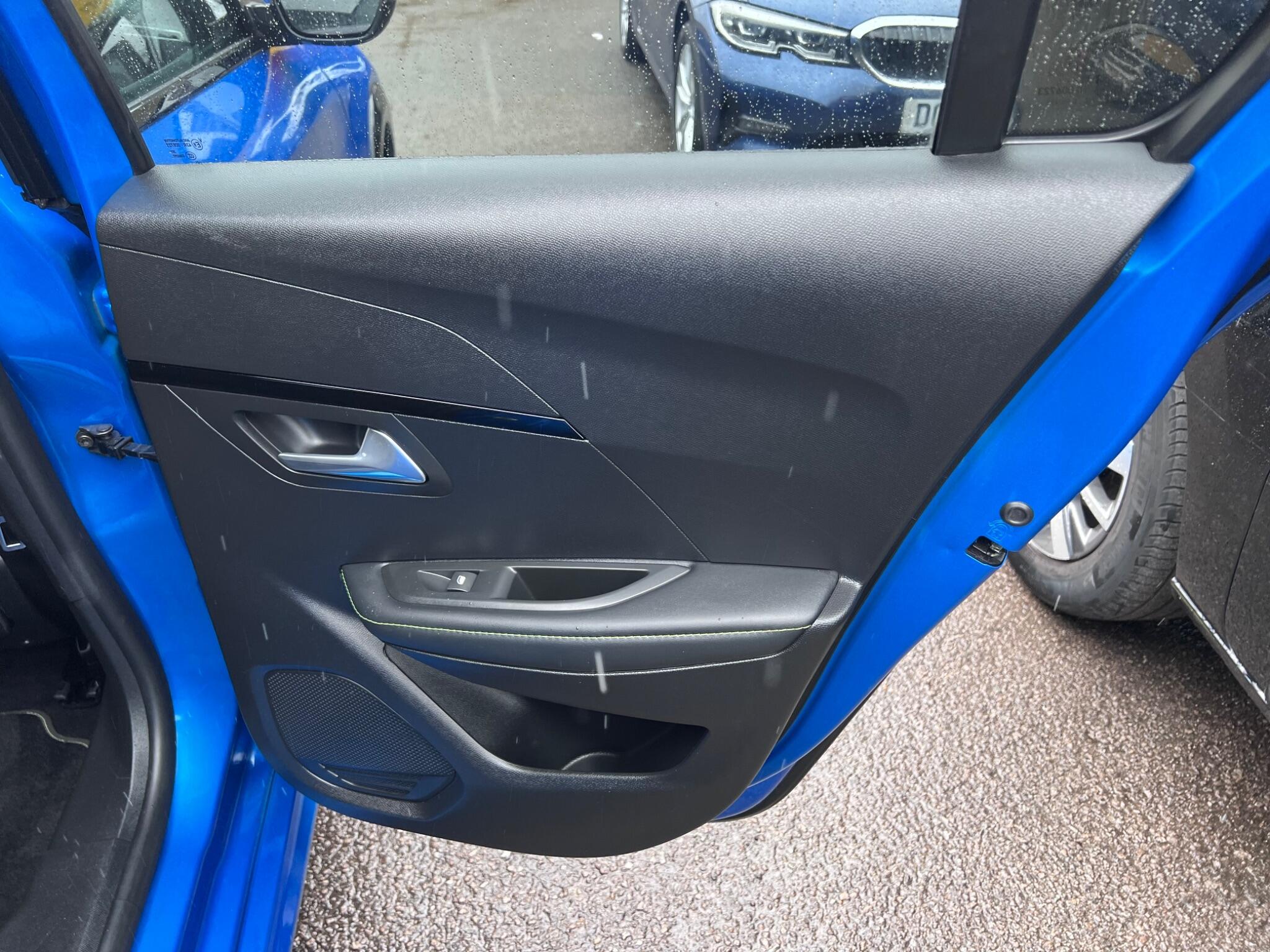 Peugeot E-208 view 30