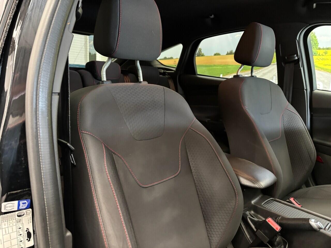 Ford Focus view 15