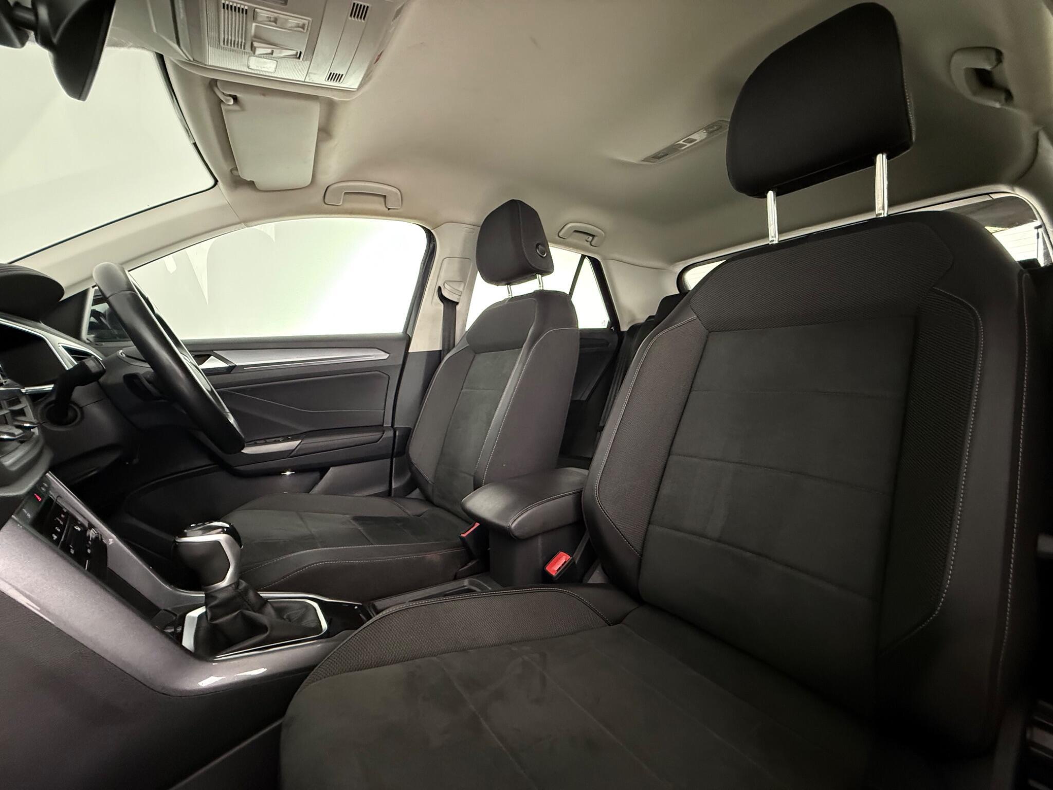 Volkswagen T-Roc view 30