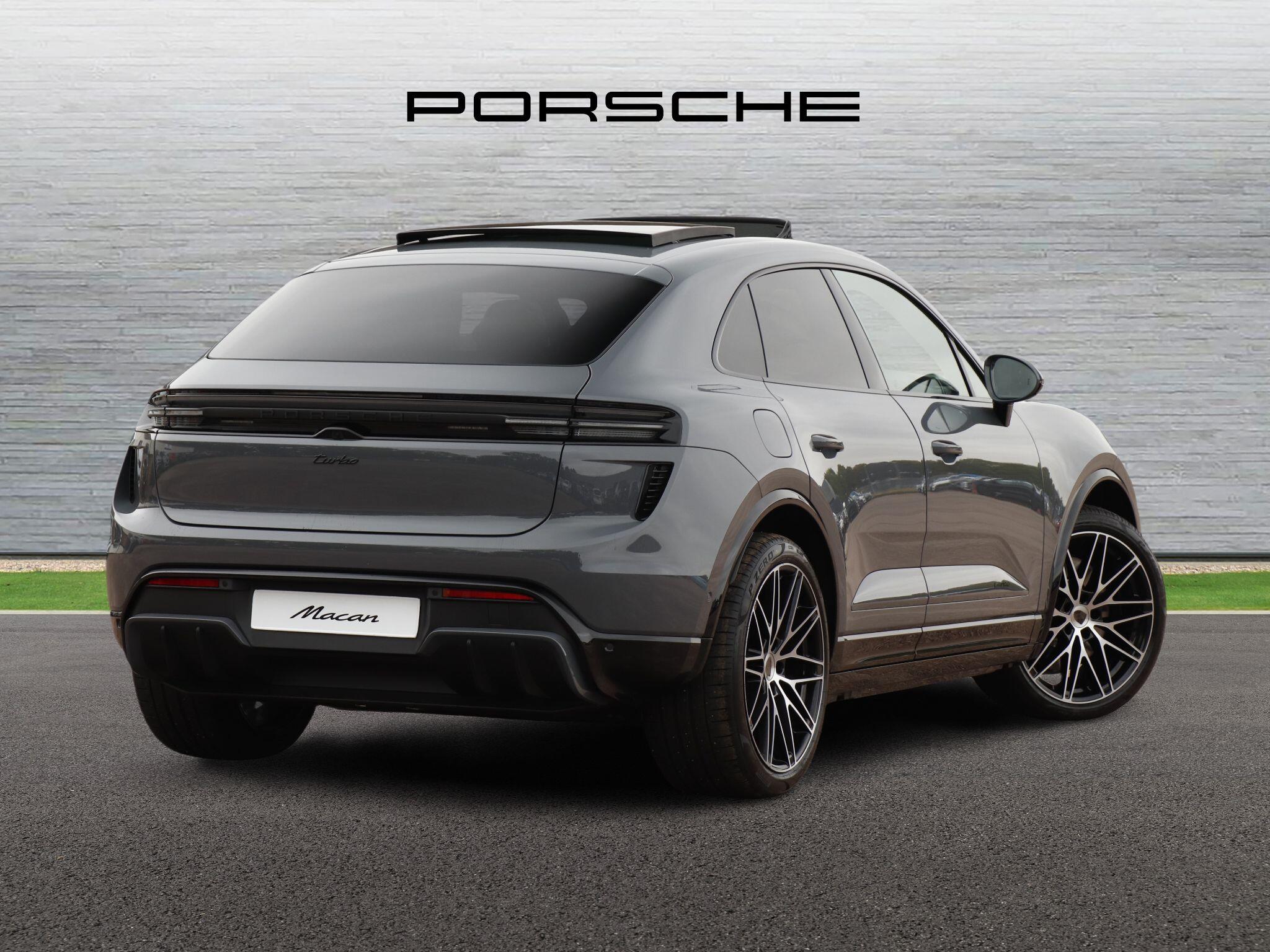 Porsche Macan view 3