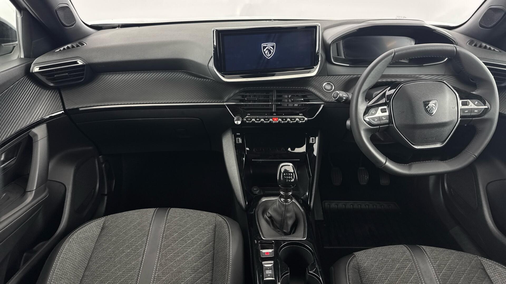 Peugeot 2008 view 11