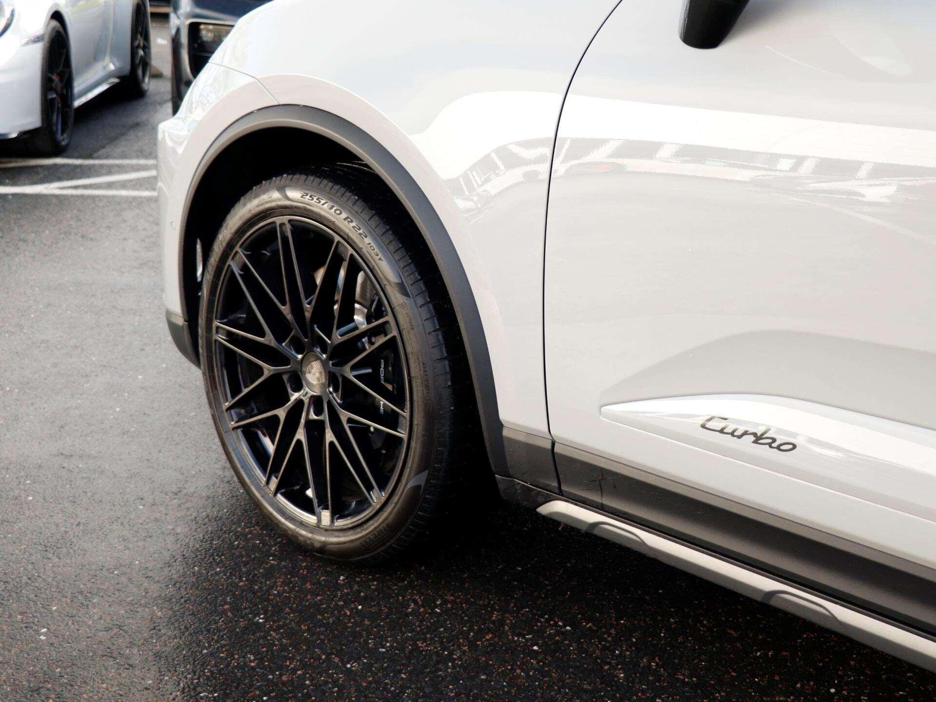 Porsche Macan view 30