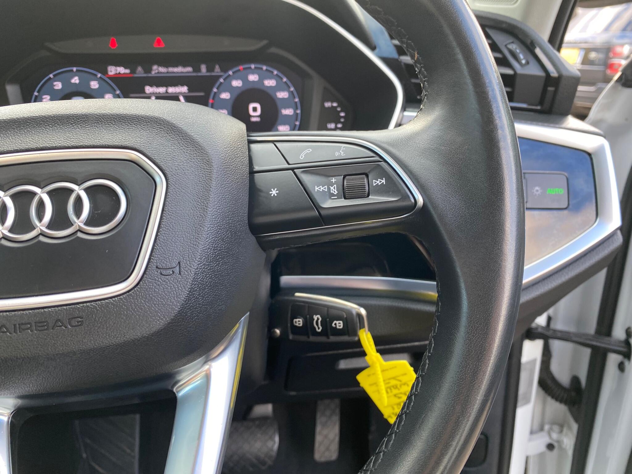 Audi Q3 view 25