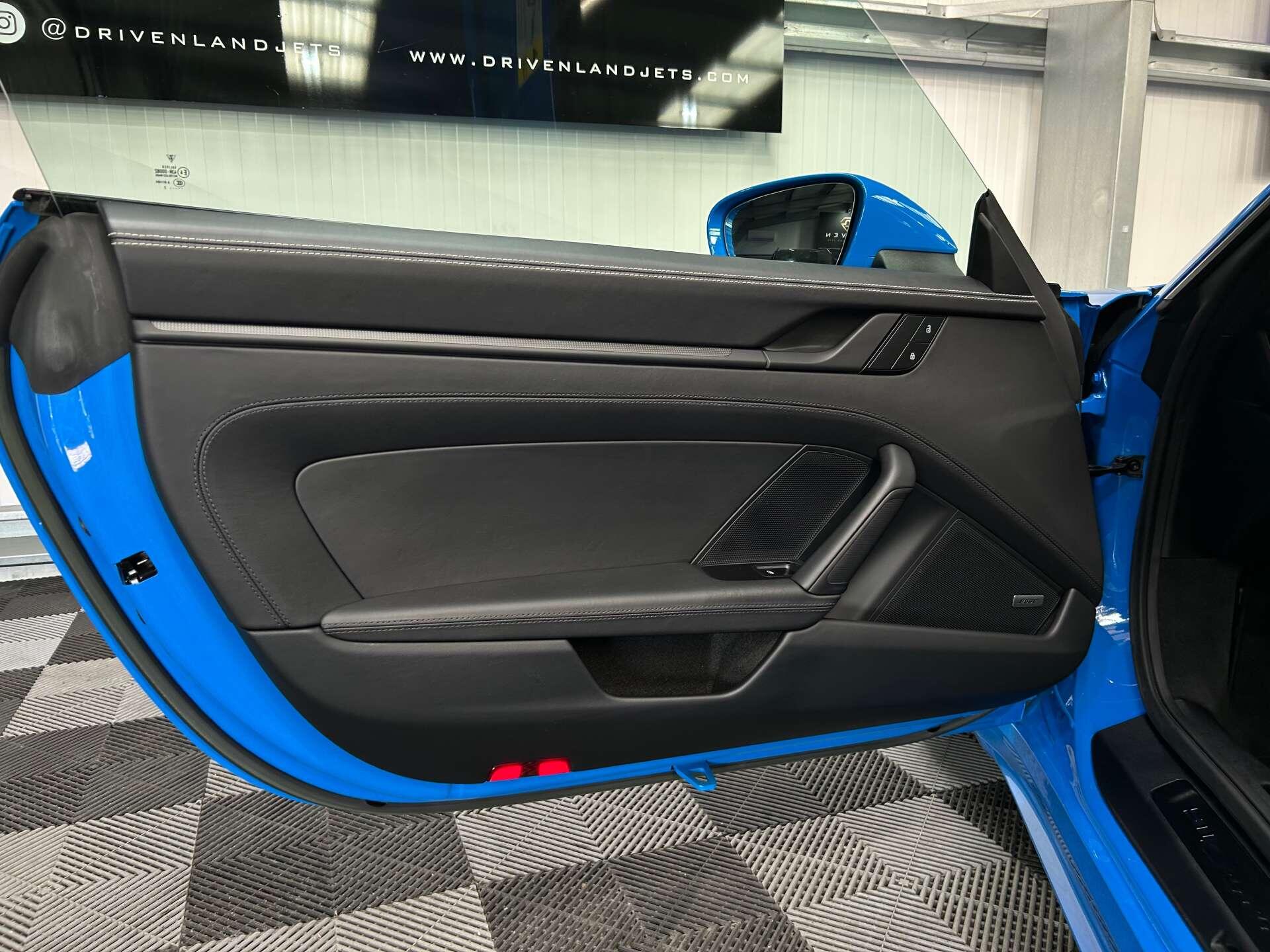 Porsche 911 view 38