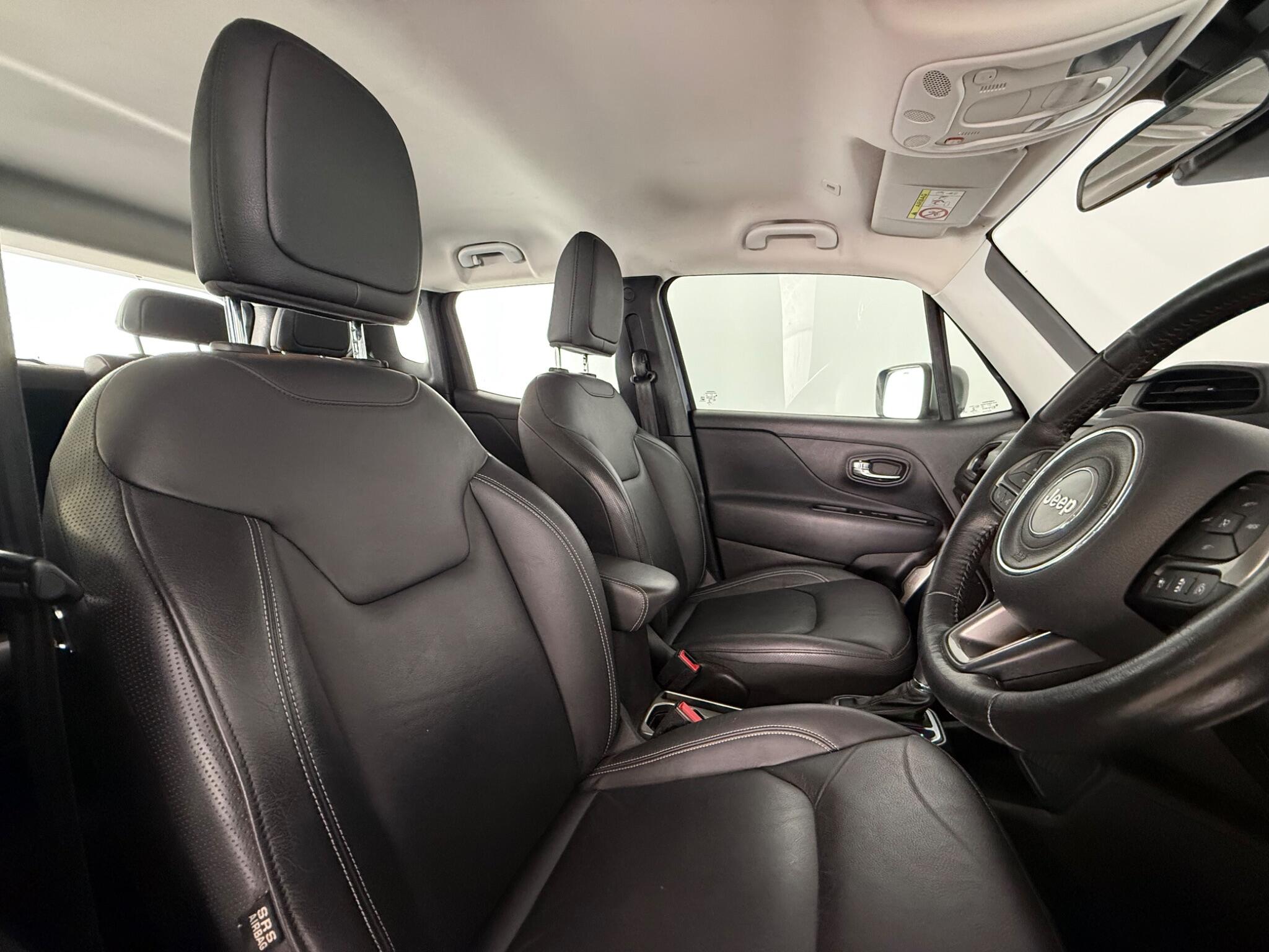 Jeep Renegade view 30