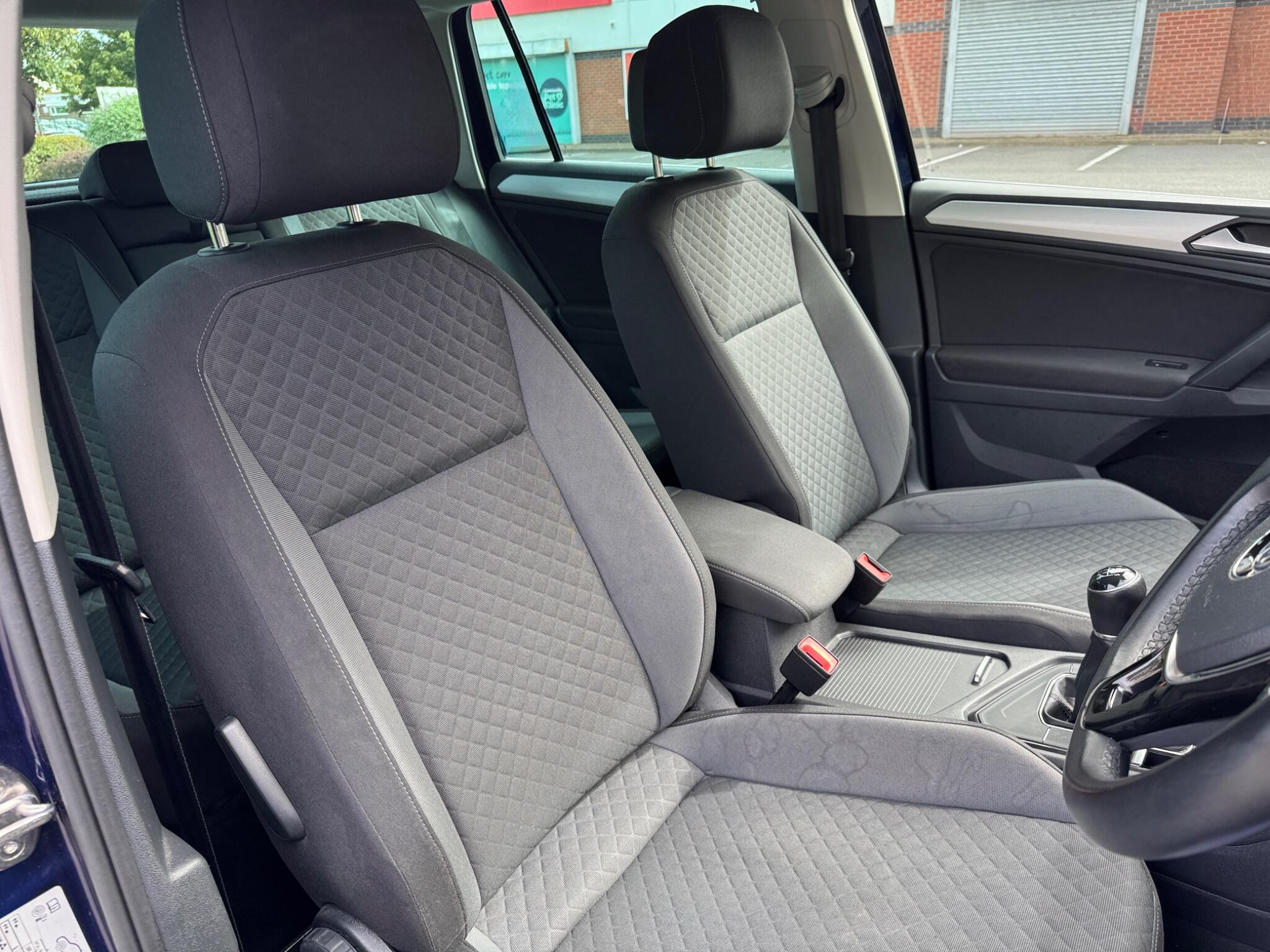 Volkswagen Tiguan view 24